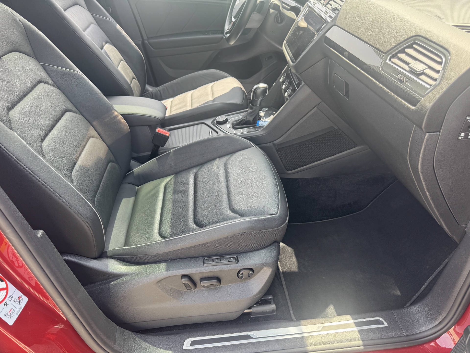 VW Tiguan Allspace 2.0 TDI SCR-Highline DSG R-Line 4-Motion 7-Ledersitz-image-15