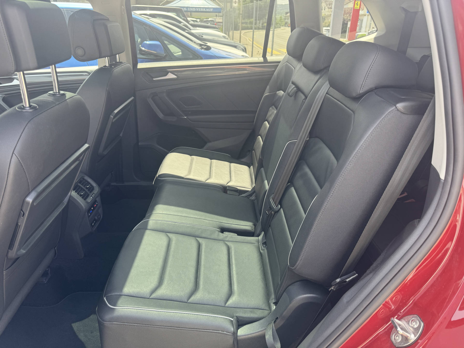 VW Tiguan Allspace 2.0 TDI SCR-Highline DSG R-Line 4-Motion 7-Ledersitz-image-11
