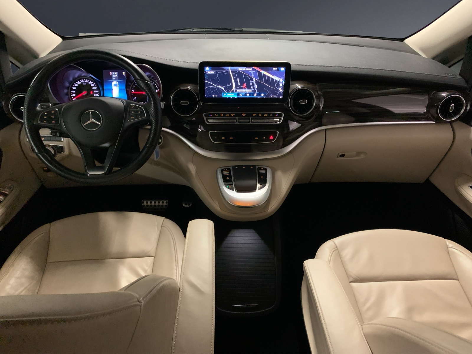 MERCEDES-BENZ V 250 d lang Exclusive 4Matic 9G-Tronic-image-8