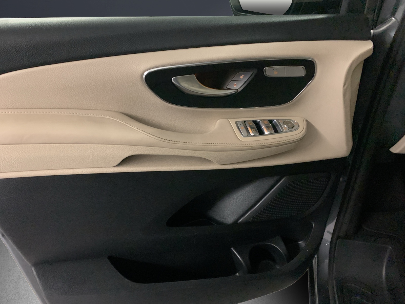 MERCEDES-BENZ V 250 d lang Exclusive 4Matic 9G-Tronic-image-10