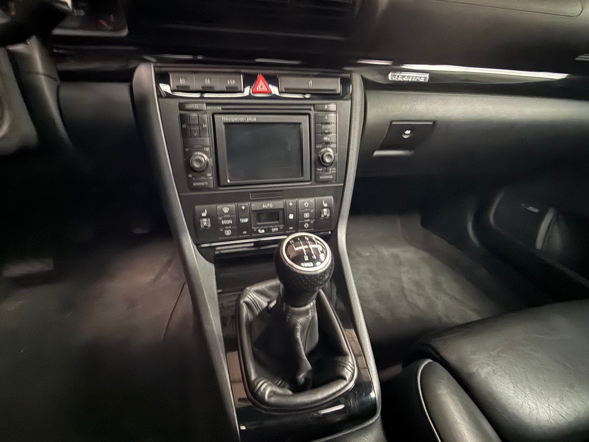 AUDI RS4 Avant quattro-image-4