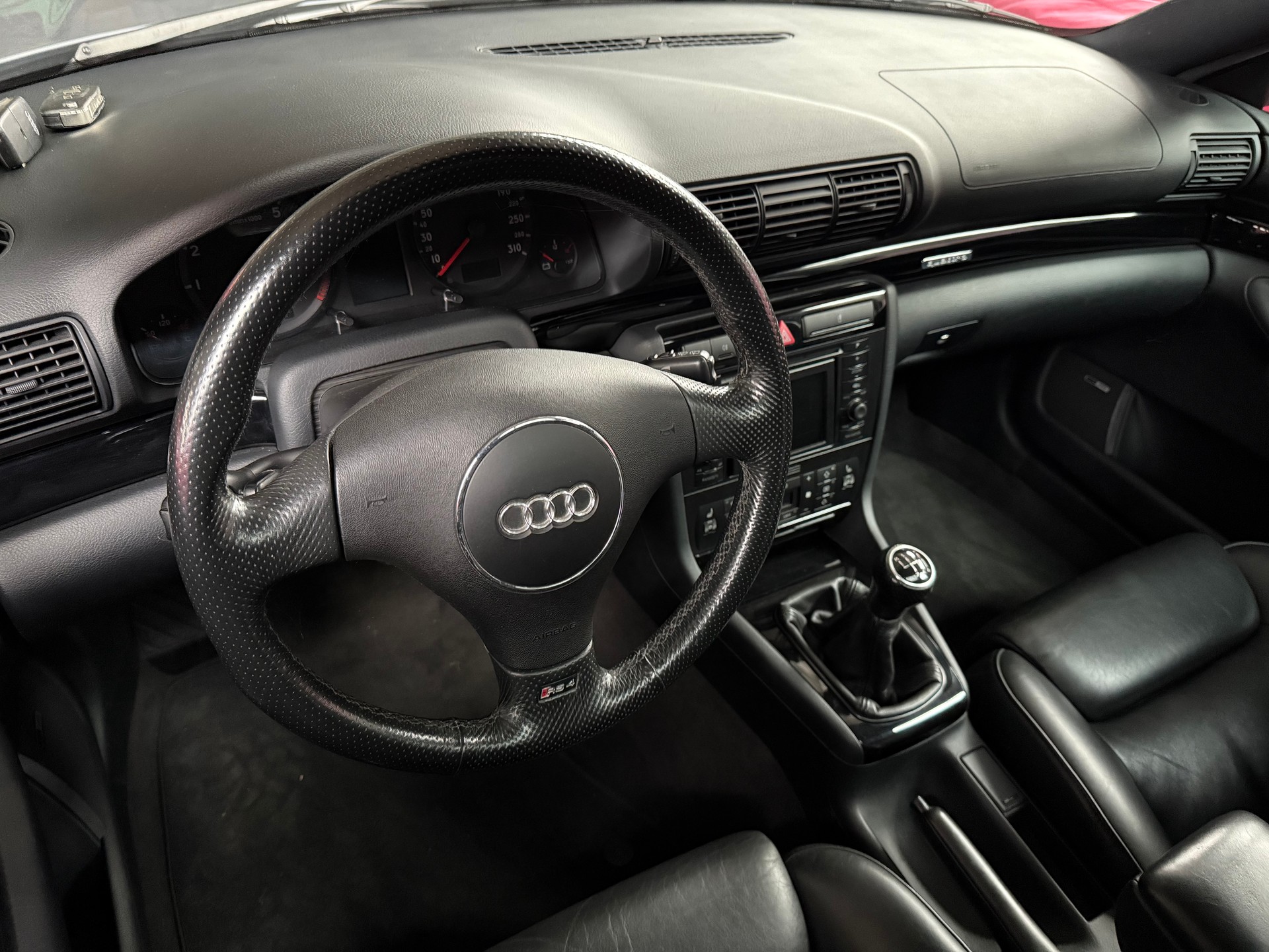 AUDI RS4 Avant quattro-image-2