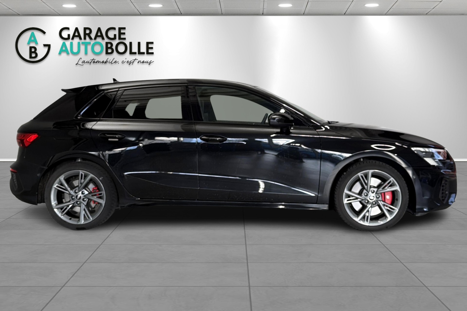 AUDI S3 Sportback 2.0 TFSI quattro S-tronic-showroom-element-2