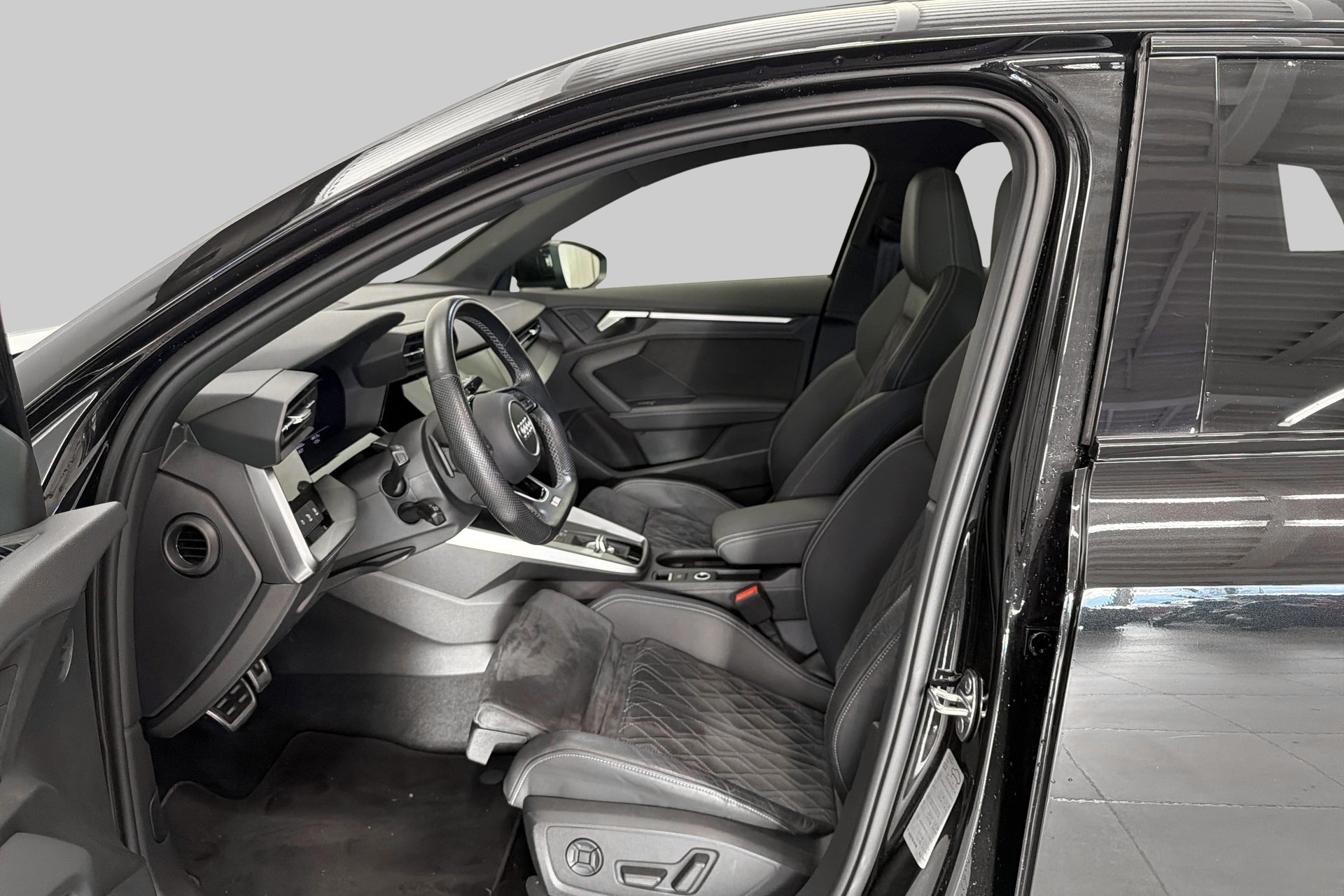 AUDI S3 Sportback 2.0 TFSI quattro S-tronic-image-7