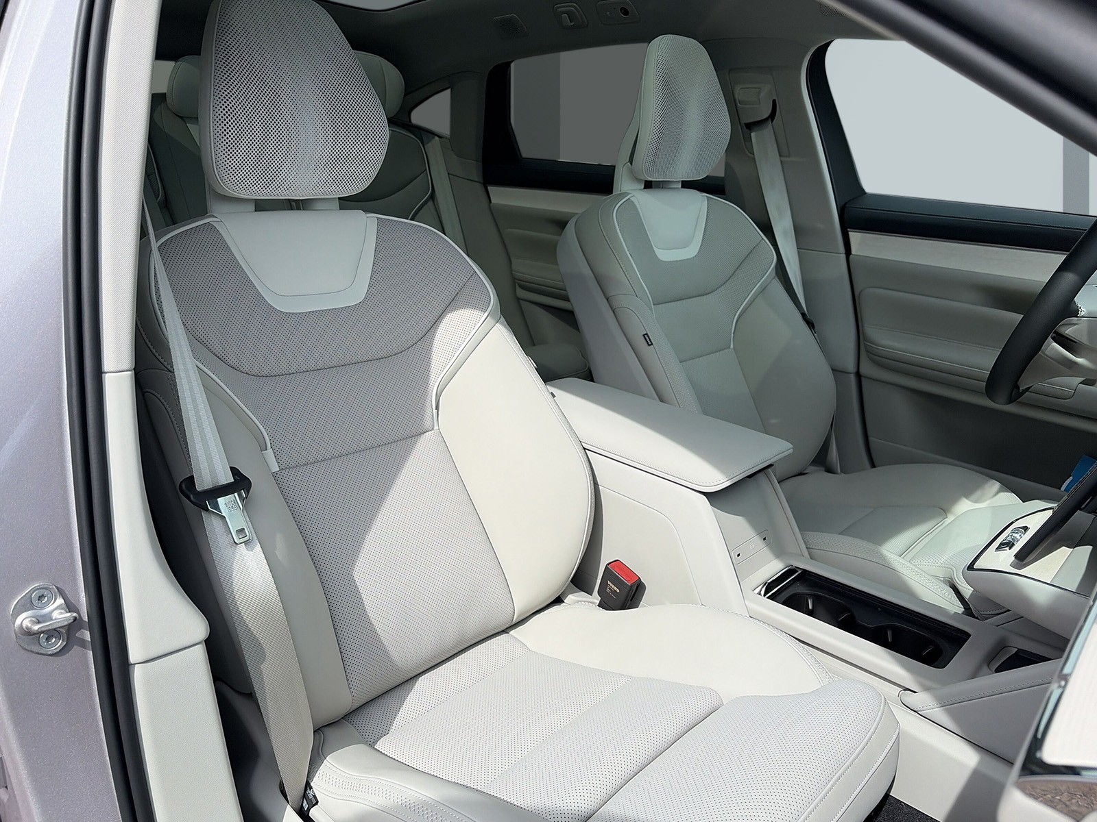 VOLVO ES90 Ultra-image-10