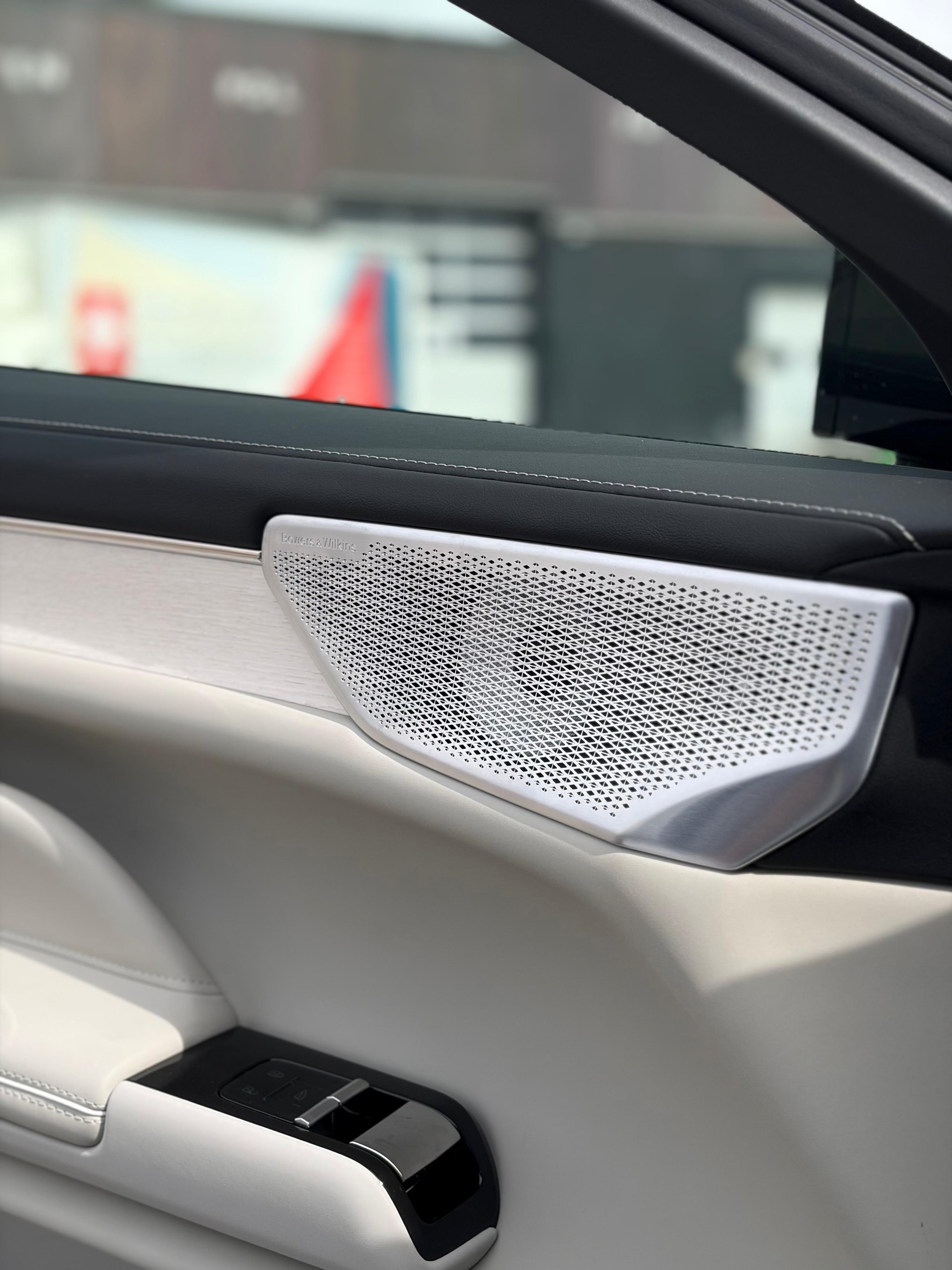 VOLVO ES90 Ultra-image-12