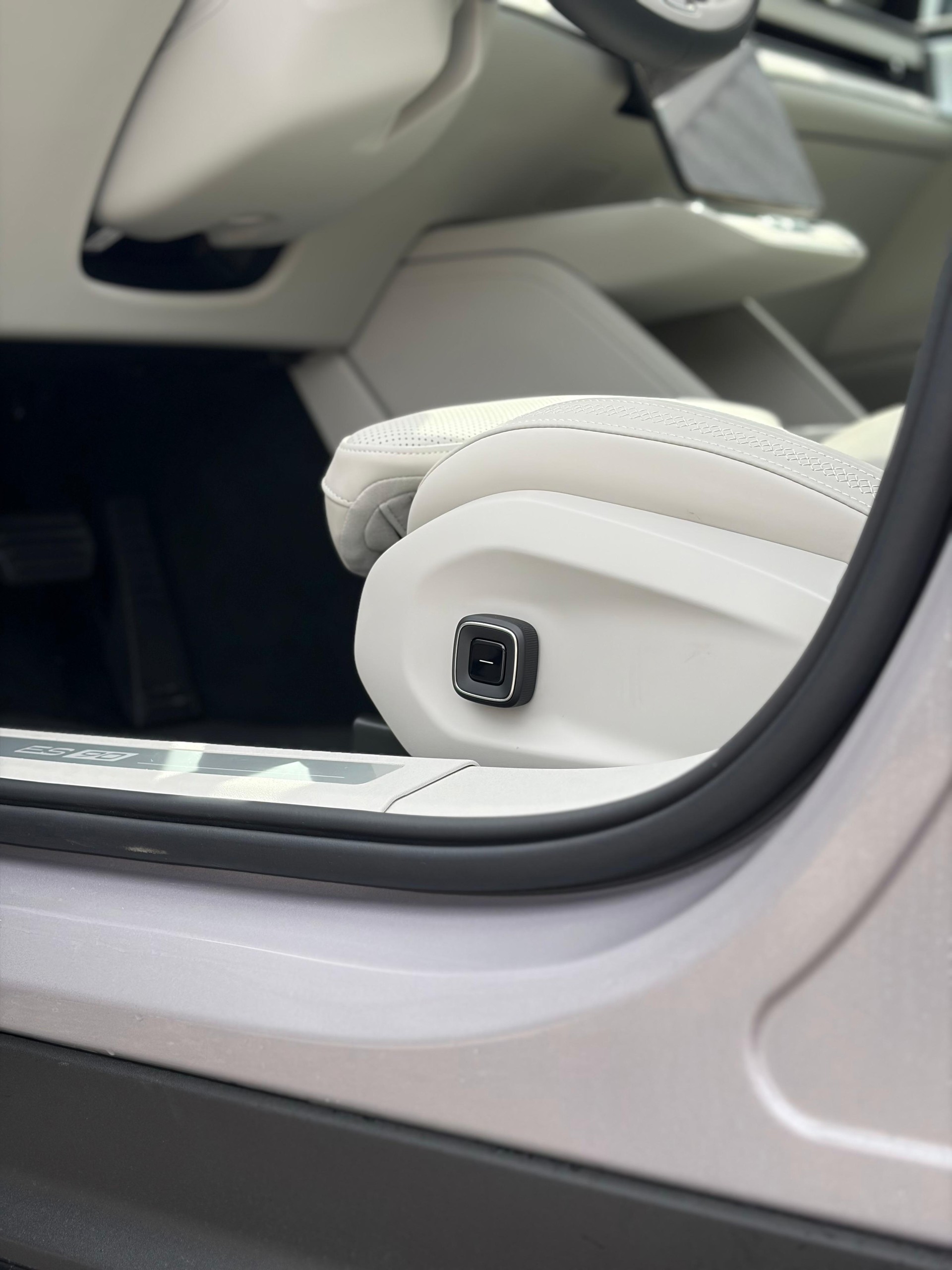 VOLVO ES90 Ultra-image-11