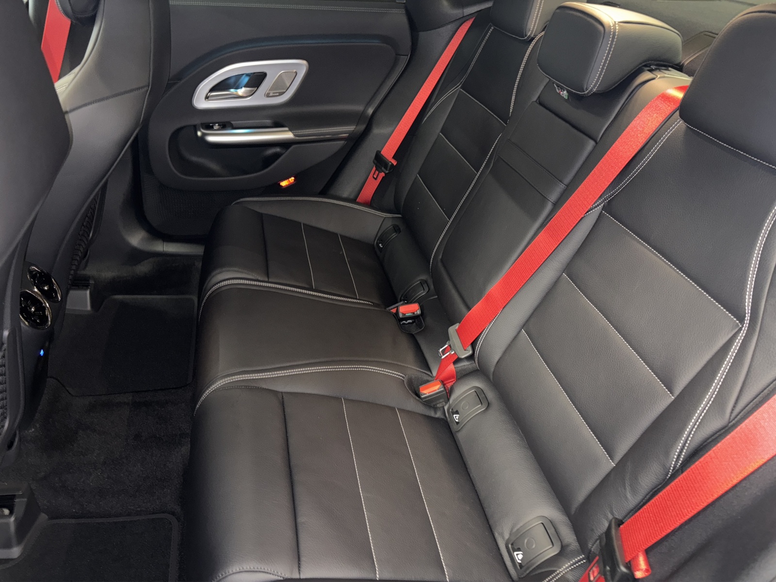 MERCEDES-BENZ CLA 220 4M-image-10