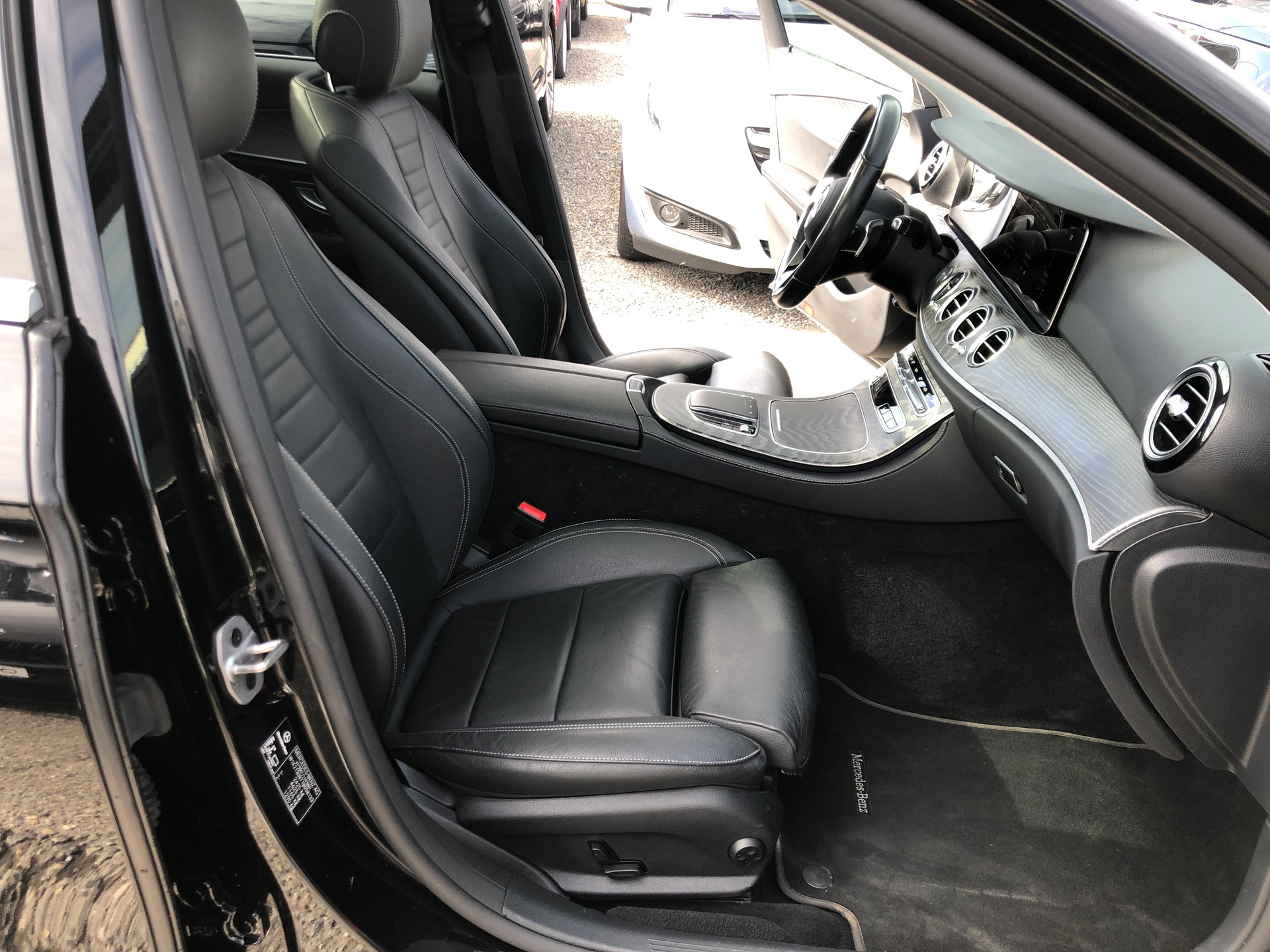 MERCEDES-BENZ E 200 4Matic Avantgarde 9G-Tronic-image-15