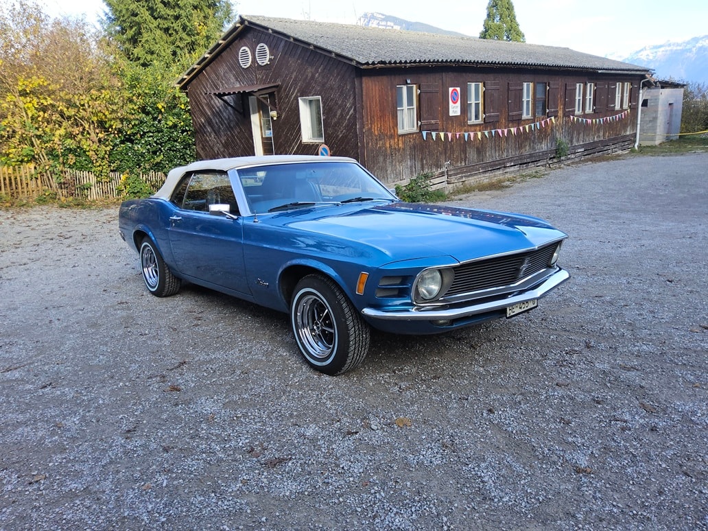 FORD MUSTANG