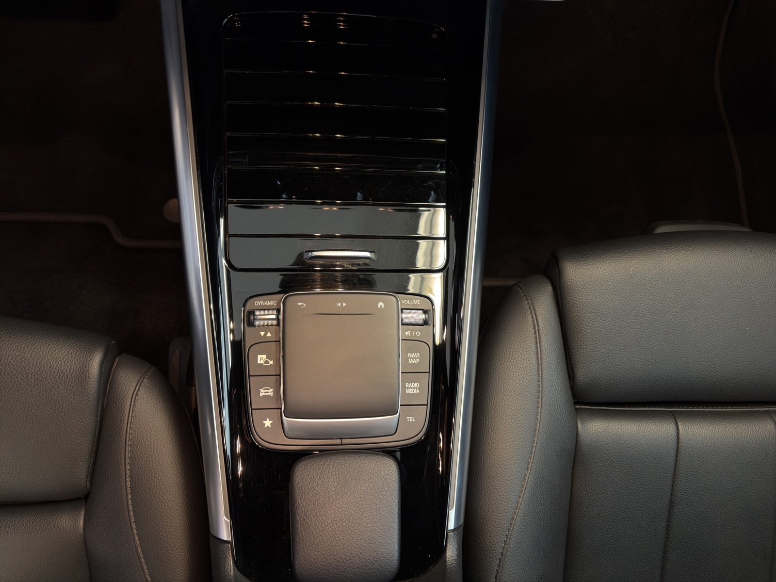 MERCEDES-BENZ EQA 250-image-14