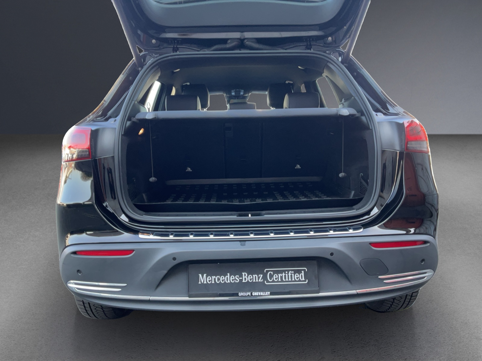 MERCEDES-BENZ EQA 250-image-16