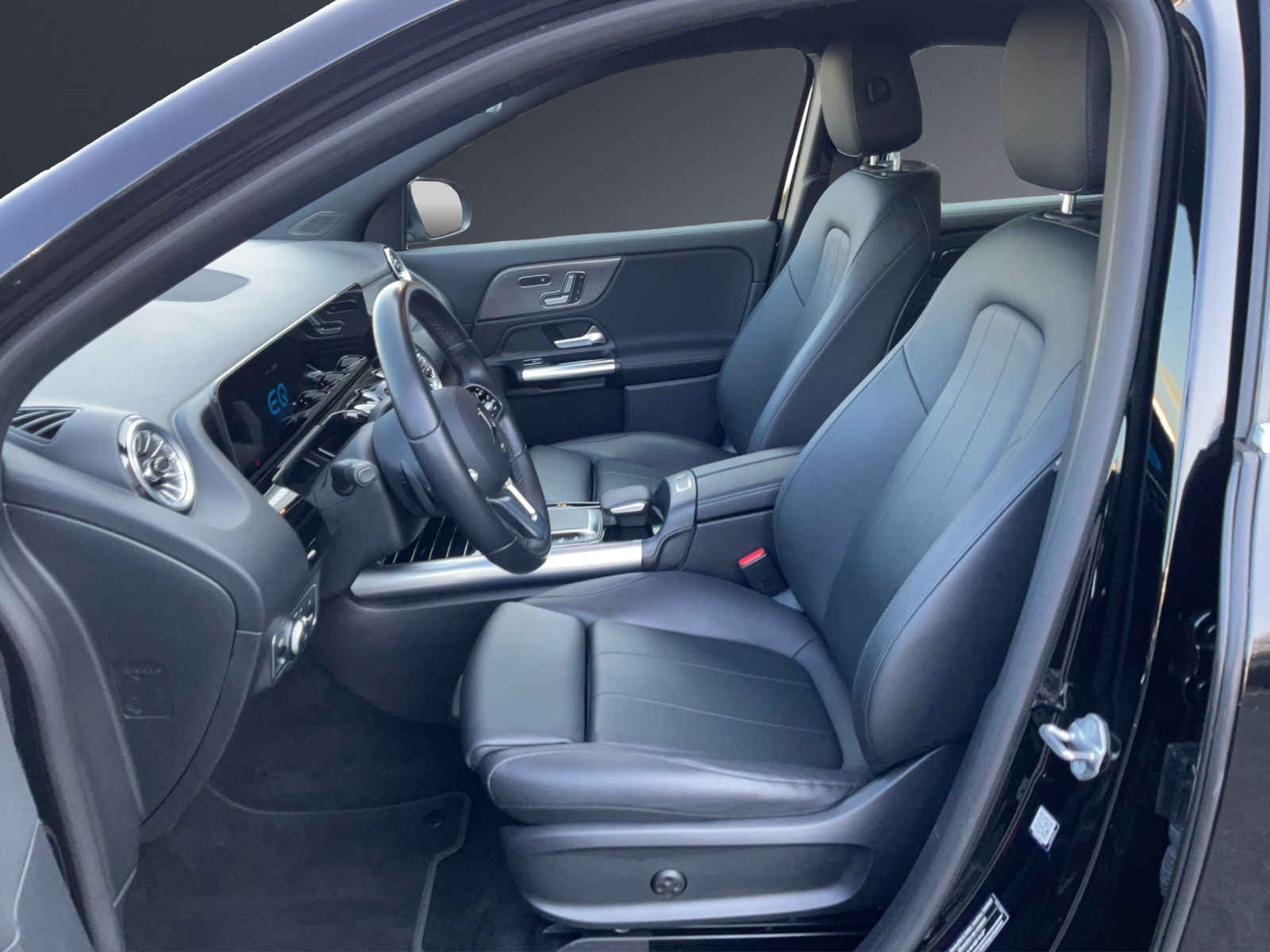 MERCEDES-BENZ EQA 250-image-6