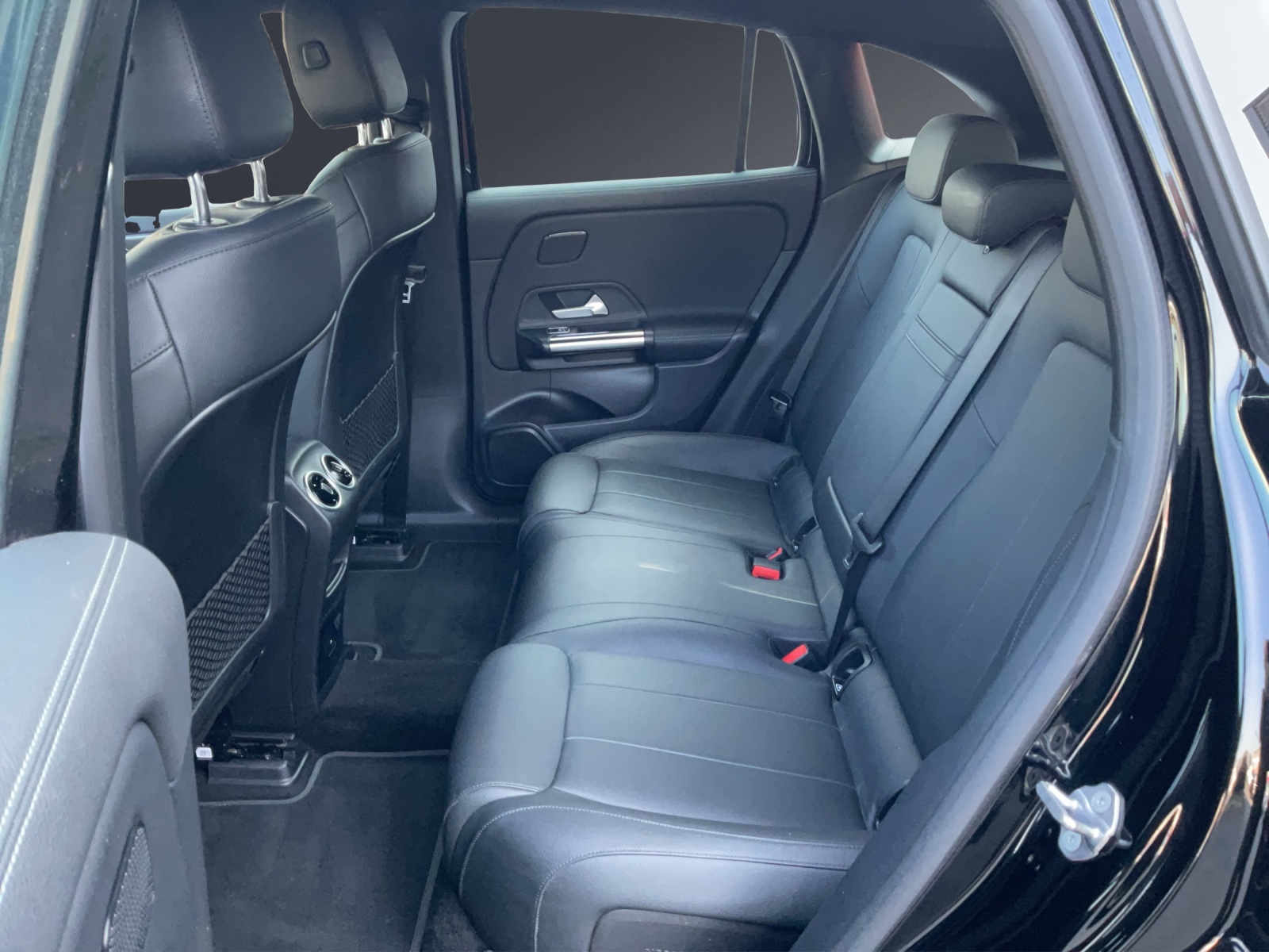 MERCEDES-BENZ EQA 250-image-15