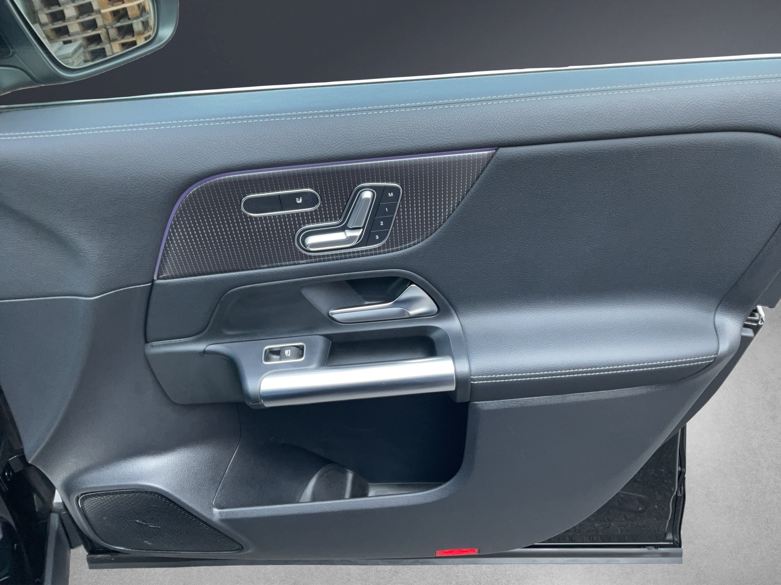 MERCEDES-BENZ EQA 250-image-10