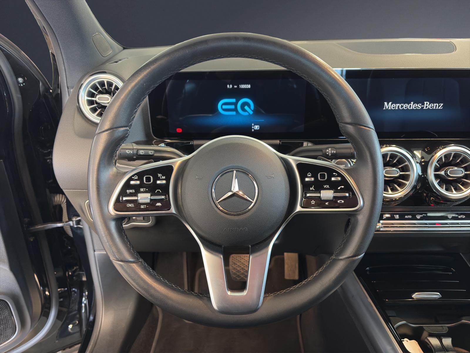 MERCEDES-BENZ EQA 250-image-12