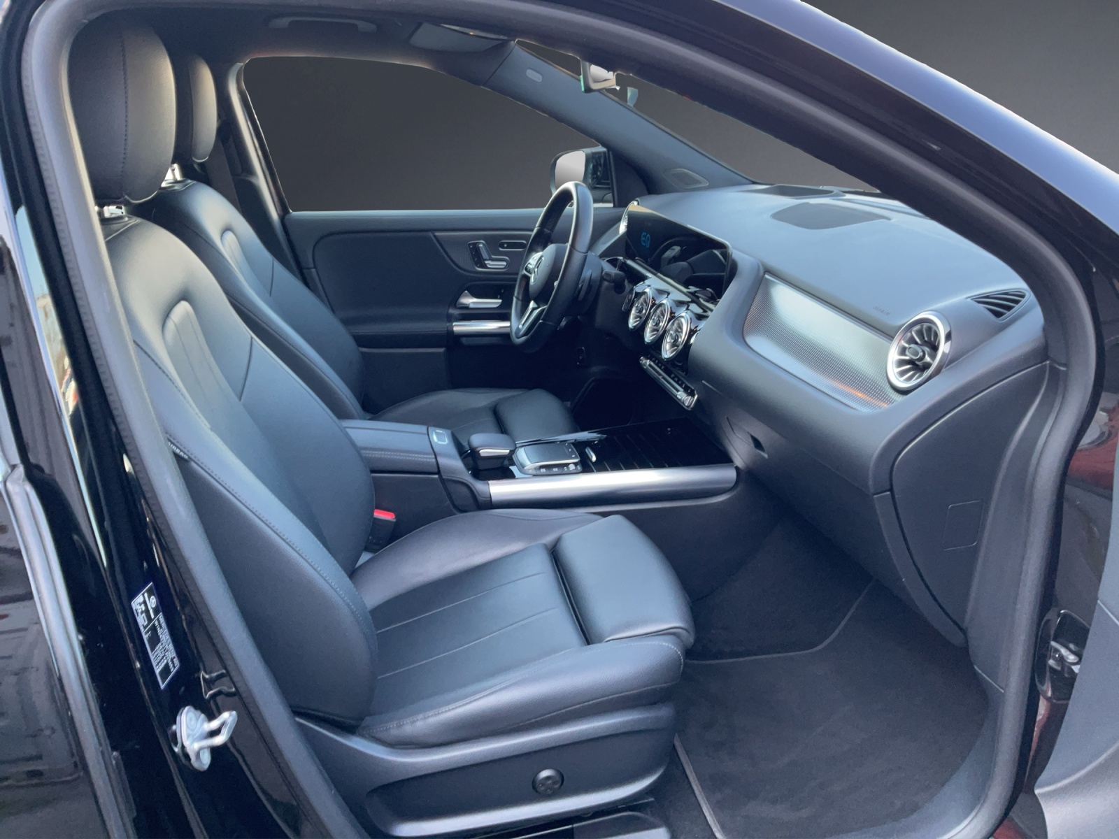 MERCEDES-BENZ EQA 250-image-9