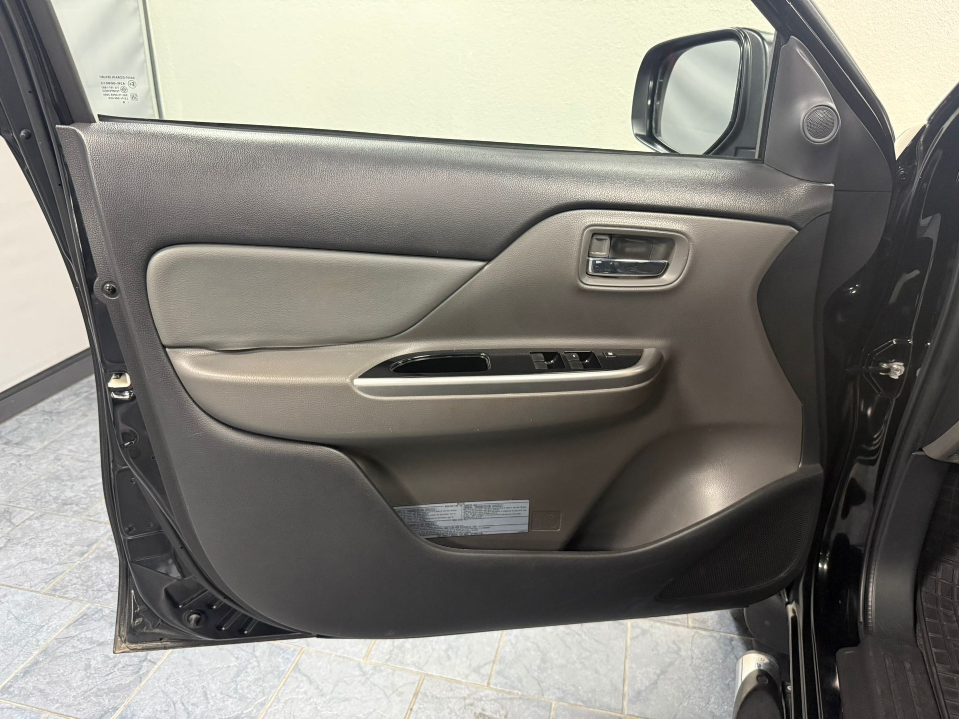 FIAT Fullback LX 2.4 MJ DC Swiss 4WD A-image-11