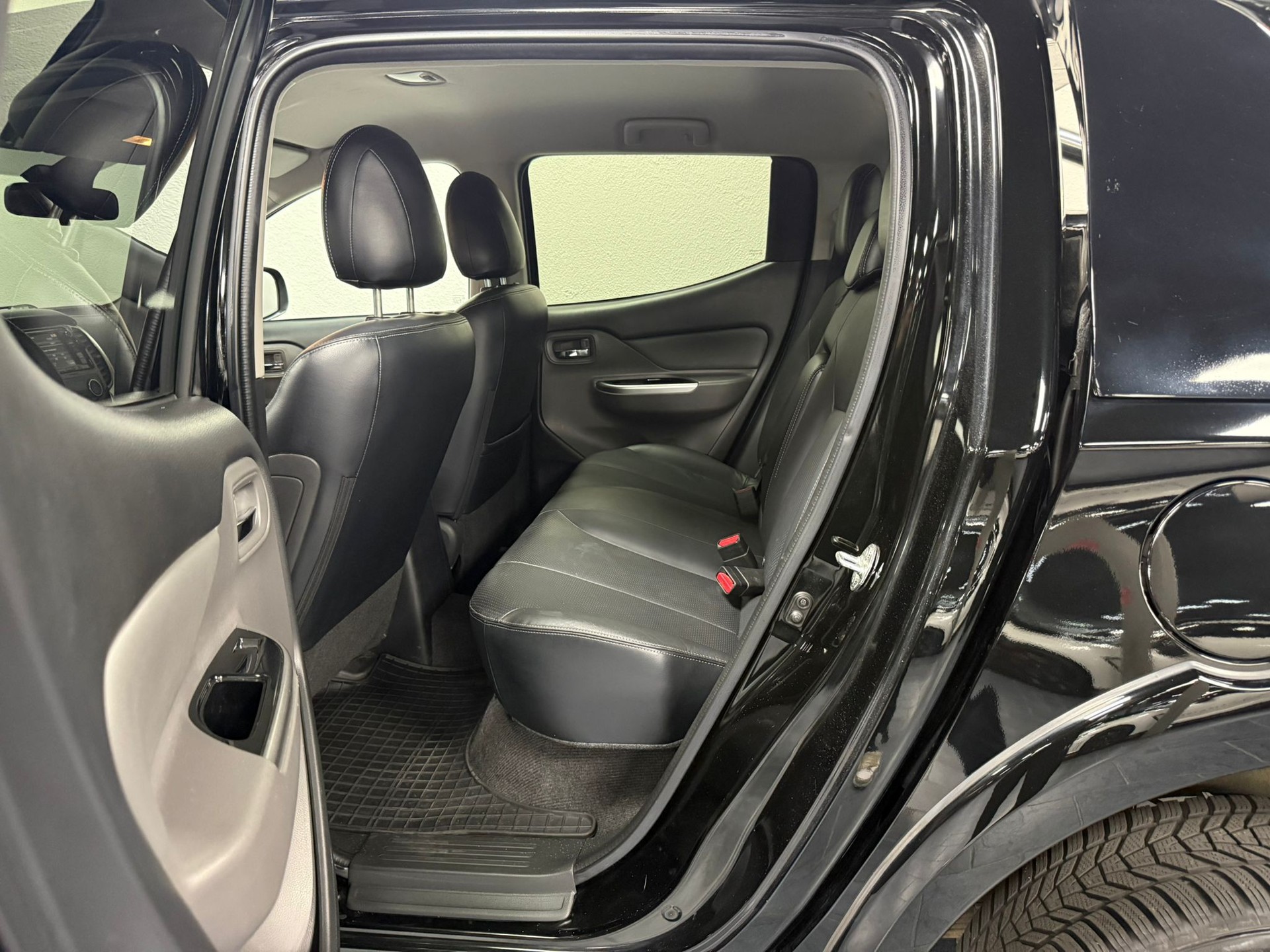 FIAT Fullback LX 2.4 MJ DC Swiss 4WD A-image-10