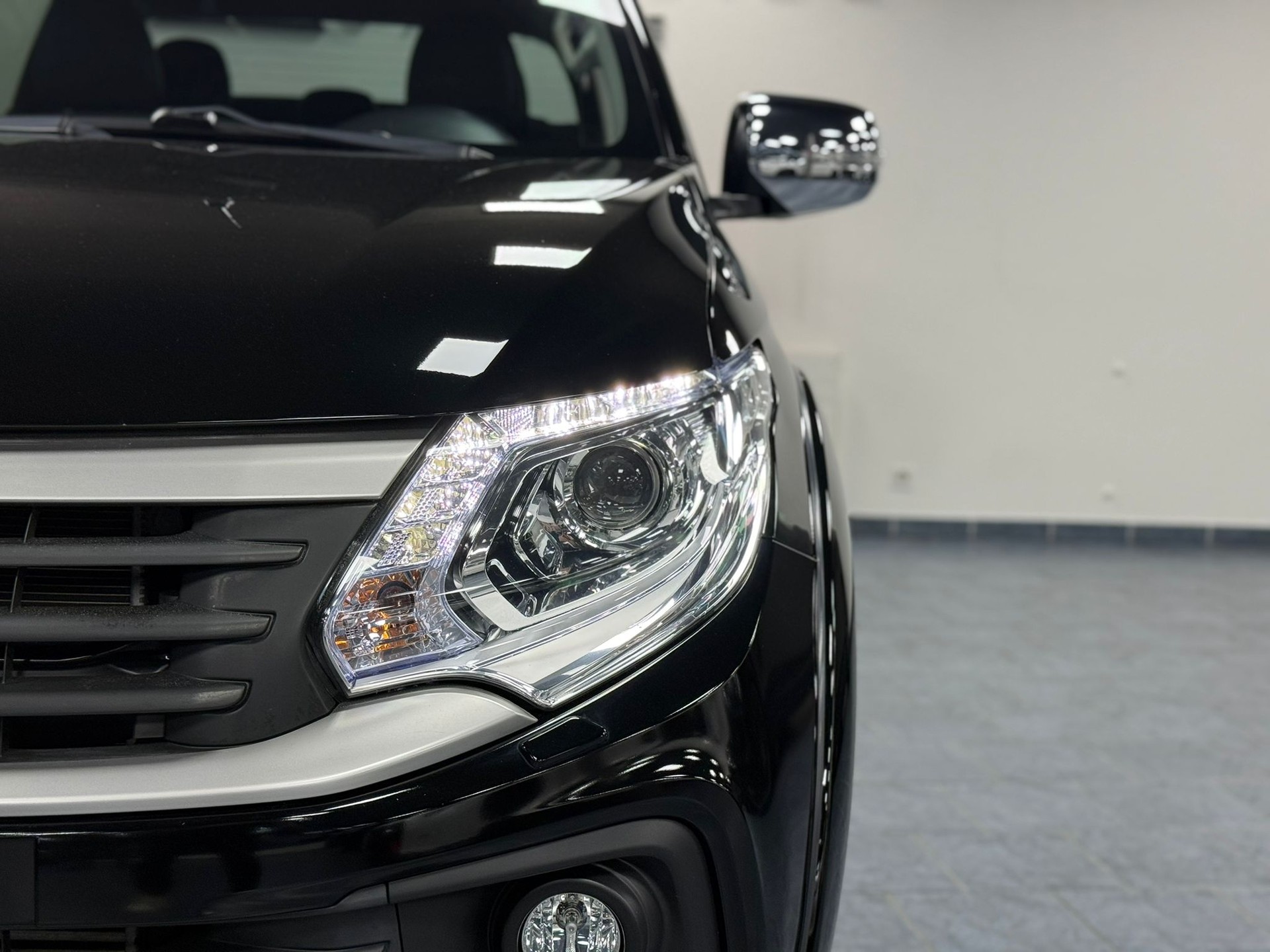 FIAT Fullback LX 2.4 MJ DC Swiss 4WD A-image-8