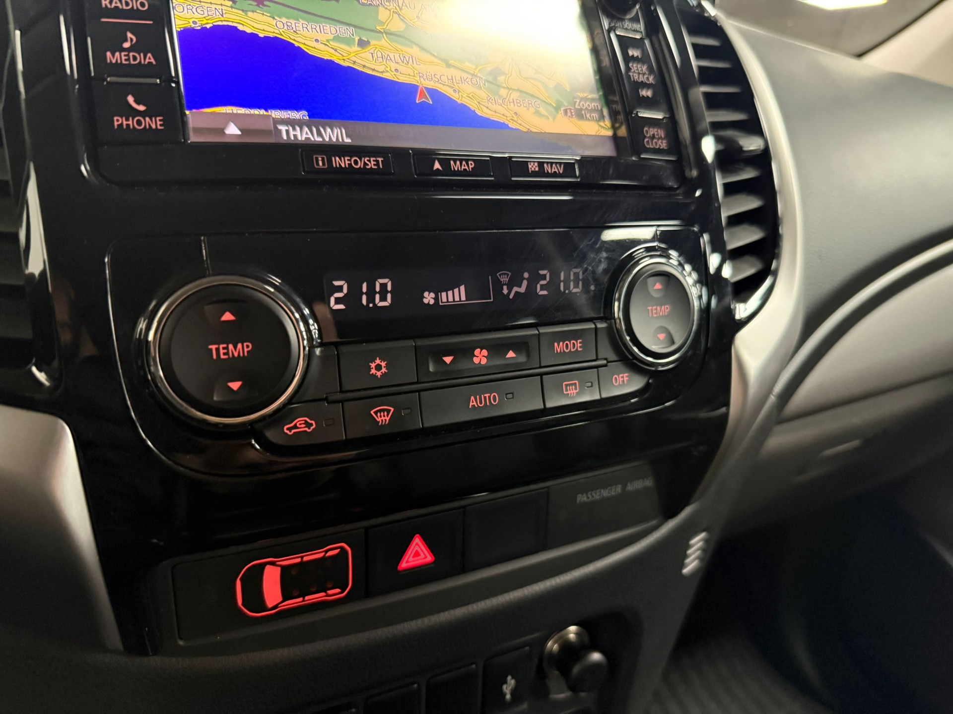 FIAT Fullback LX 2.4 MJ DC Swiss 4WD A-image-22