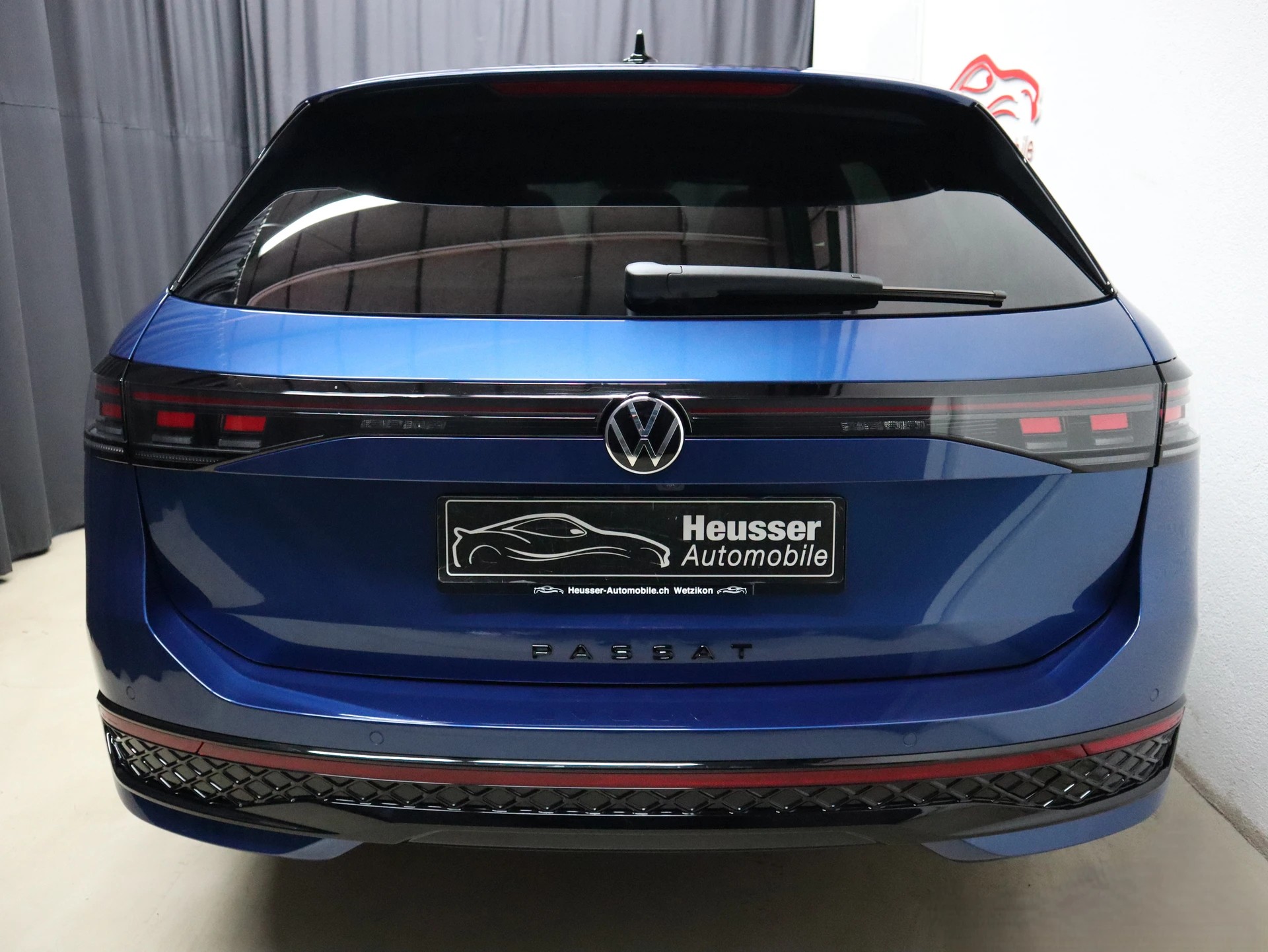 VW Passat Variant 2.0 TSI 4Motion DSG R-Line - Black Style - Panorama - Leder - Navi - Sitzbelüftung - AHK - 360° Kamera - 266 PS-image-5