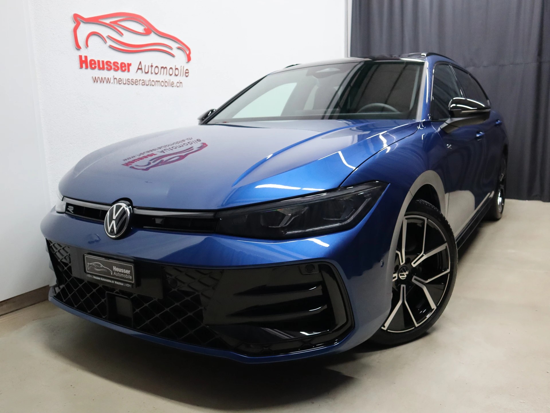 VW Passat Variant 2.0 TSI 4Motion DSG R-Line - Black Style - Panorama - Leder - Navi - Sitzbelüftung - AHK - 360° Kamera - 266 PS