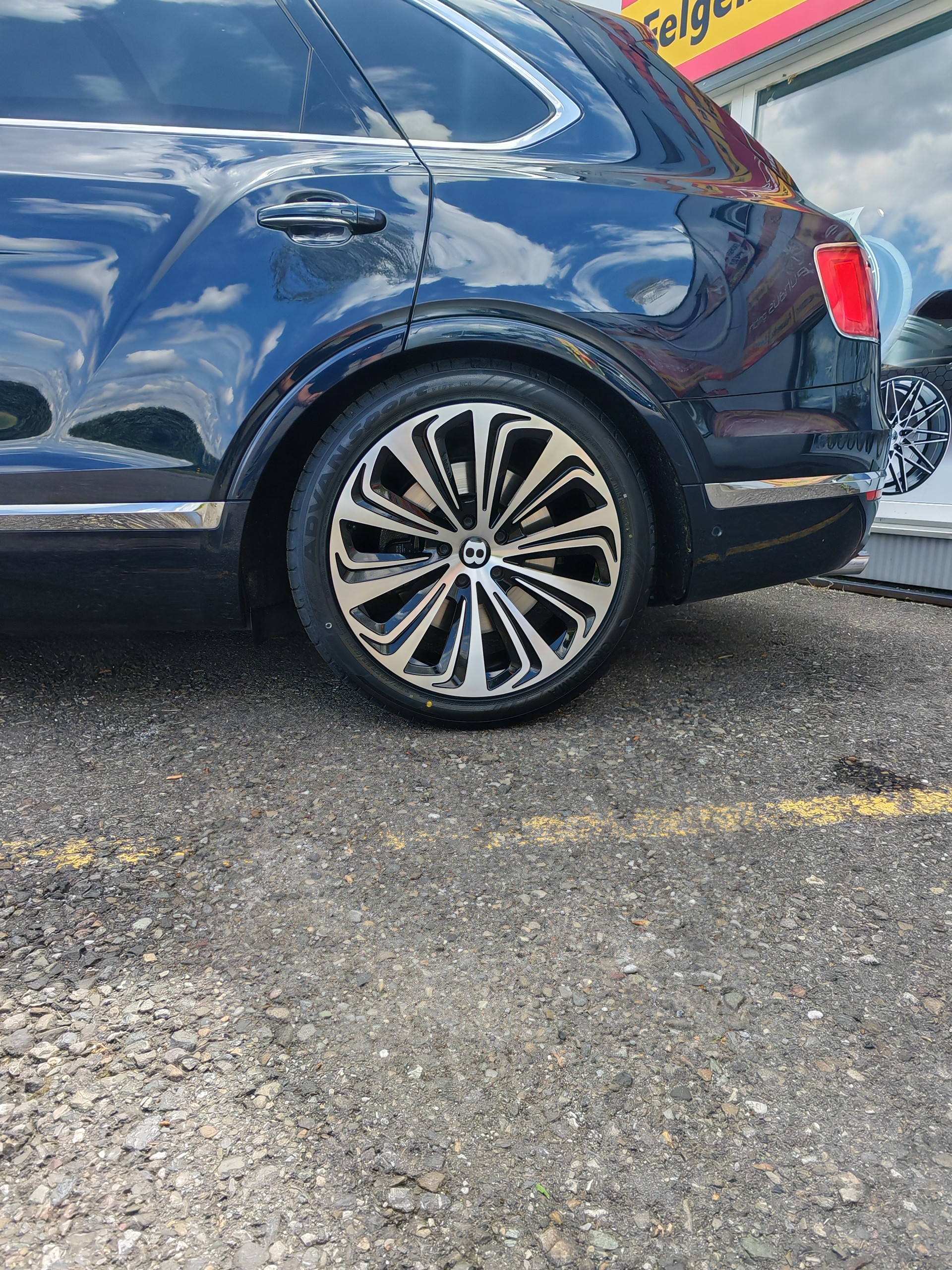 BENTLEY Bentayga W12 Vollaustattung-image-16