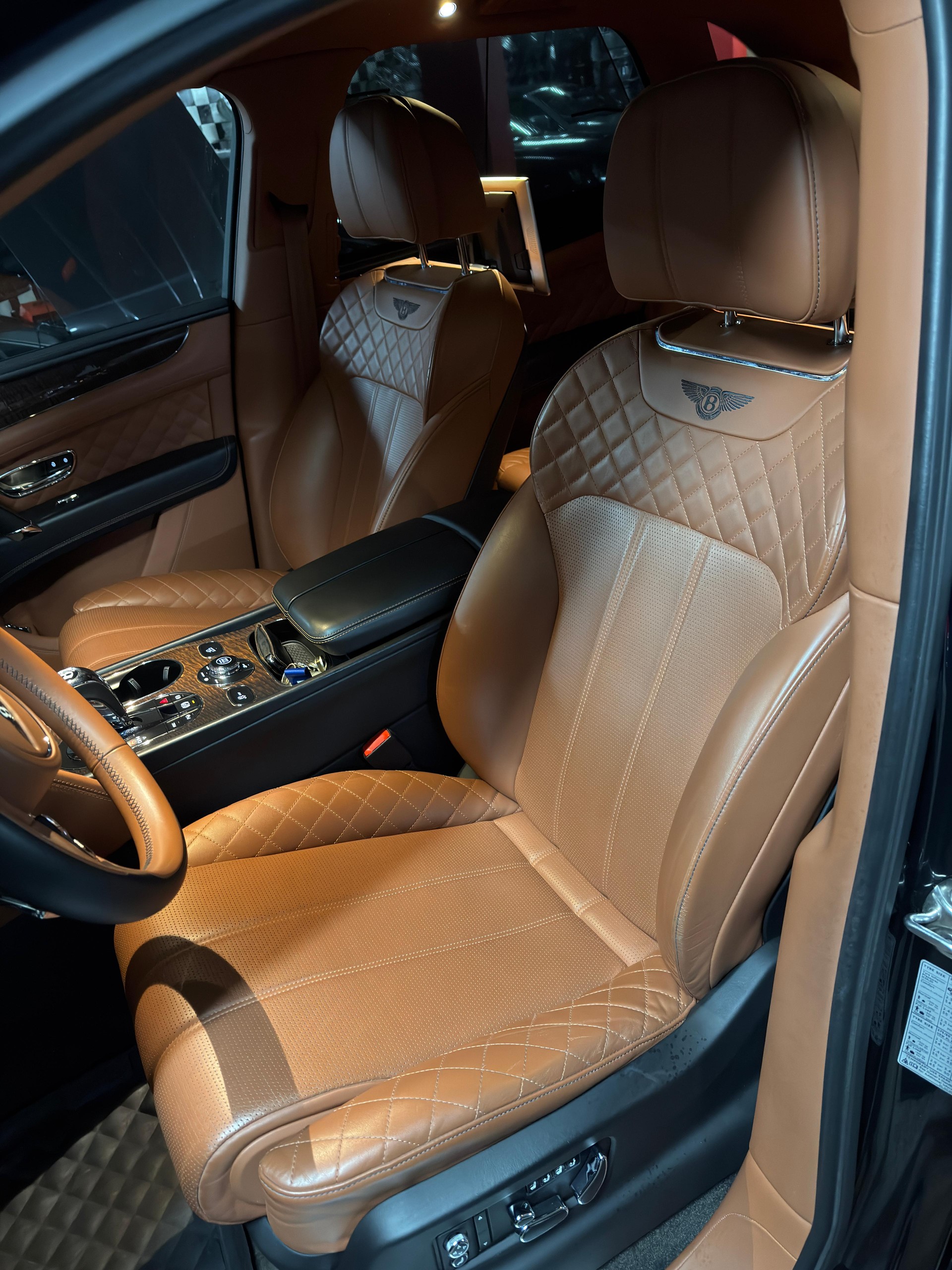 BENTLEY Bentayga W12 Vollaustattung-image-6