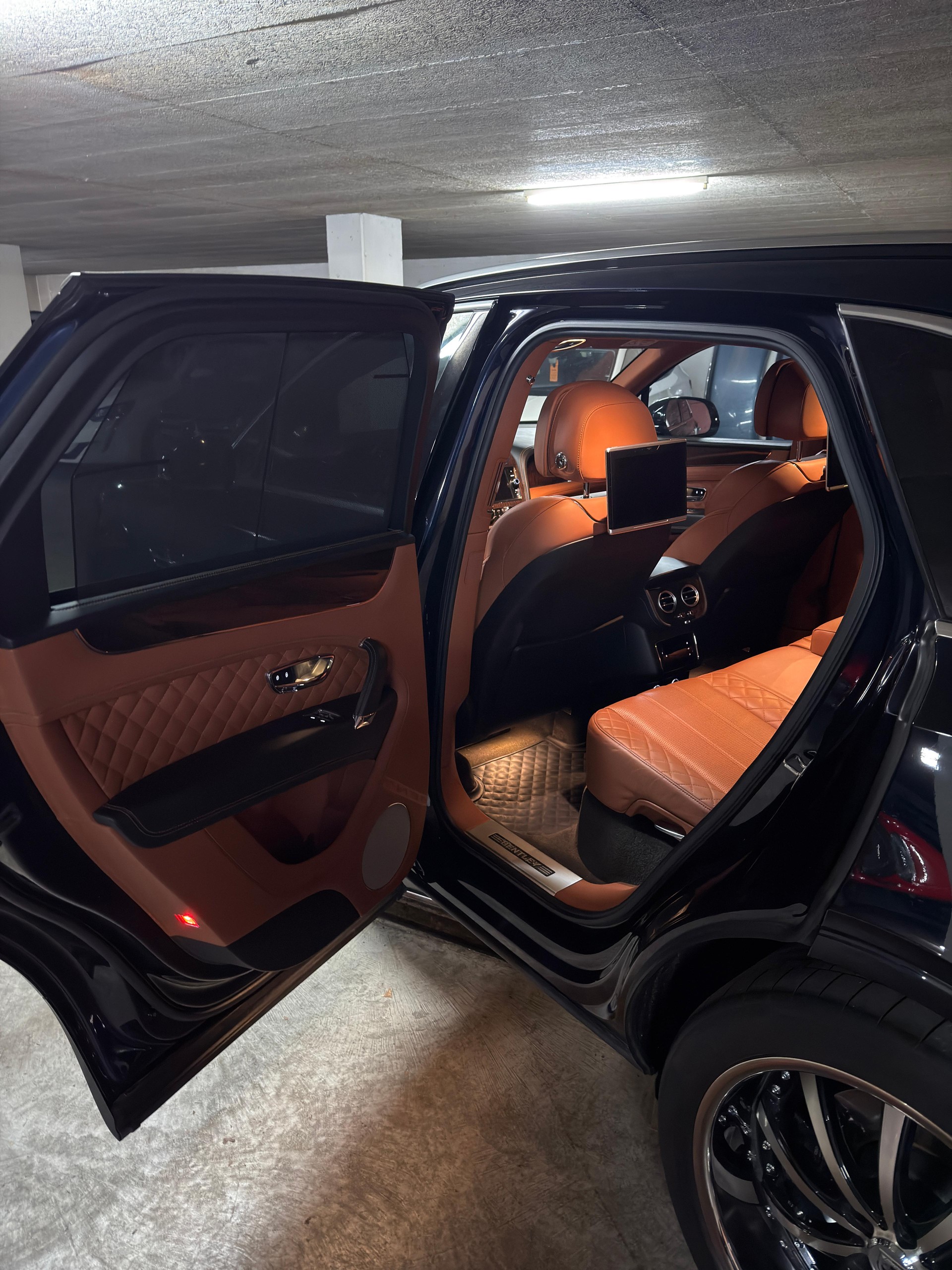 BENTLEY Bentayga W12 Vollaustattung-image-10