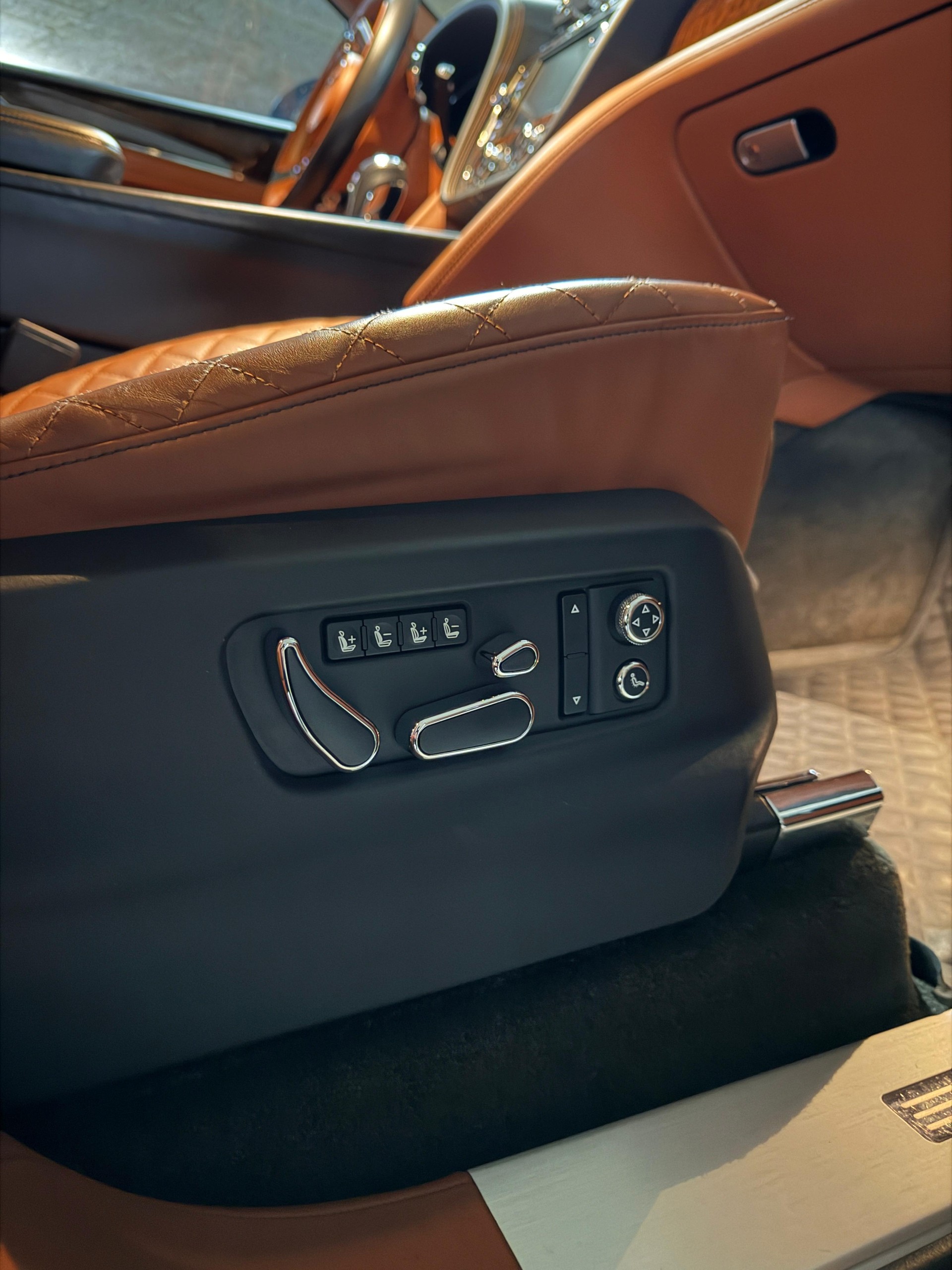 BENTLEY Bentayga W12 Vollaustattung-image-11