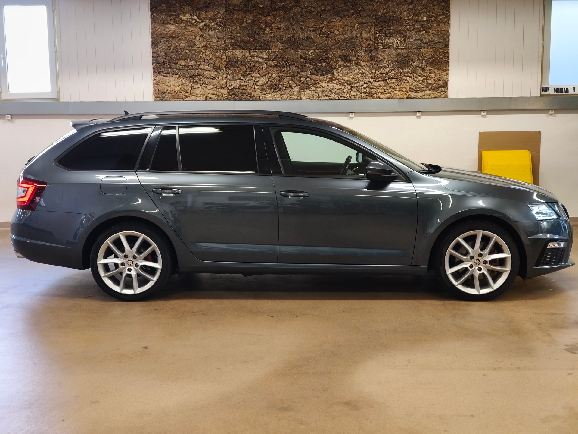 SKODA Octavia Combi 2.0 TDI RS 4x4 DSG-image-9
