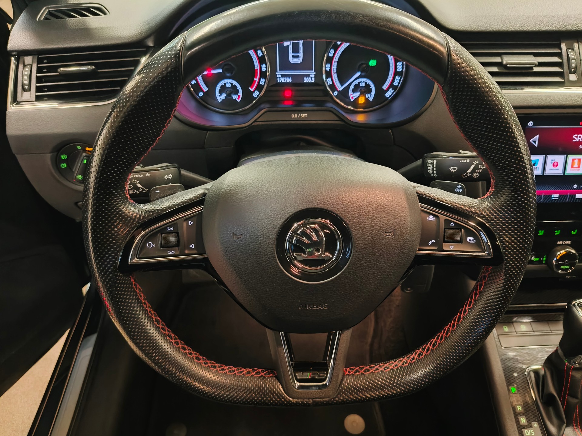 SKODA Octavia Combi 2.0 TDI RS 4x4 DSG-image-24