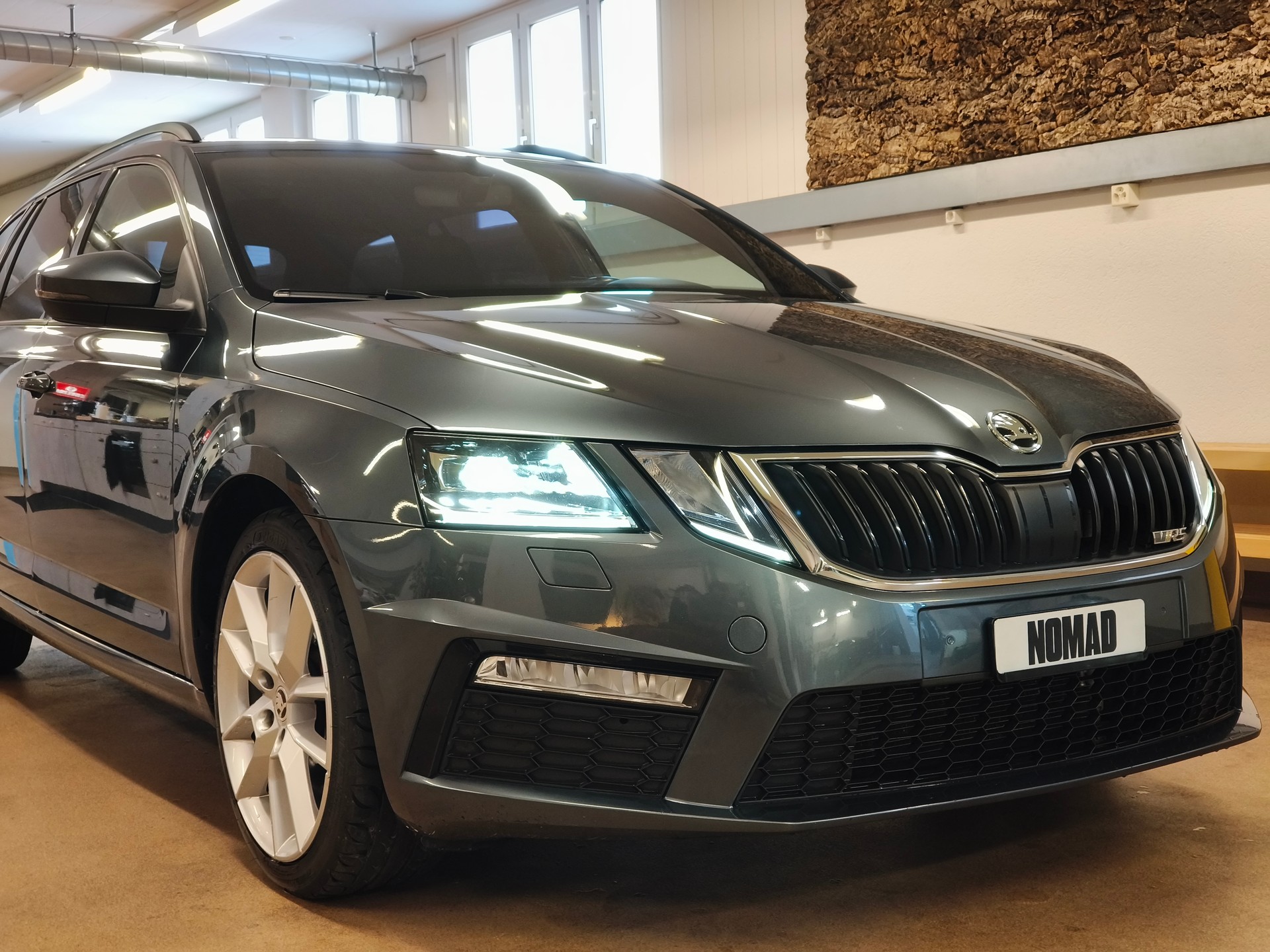 SKODA Octavia Combi 2.0 TDI RS 4x4 DSG-image-7