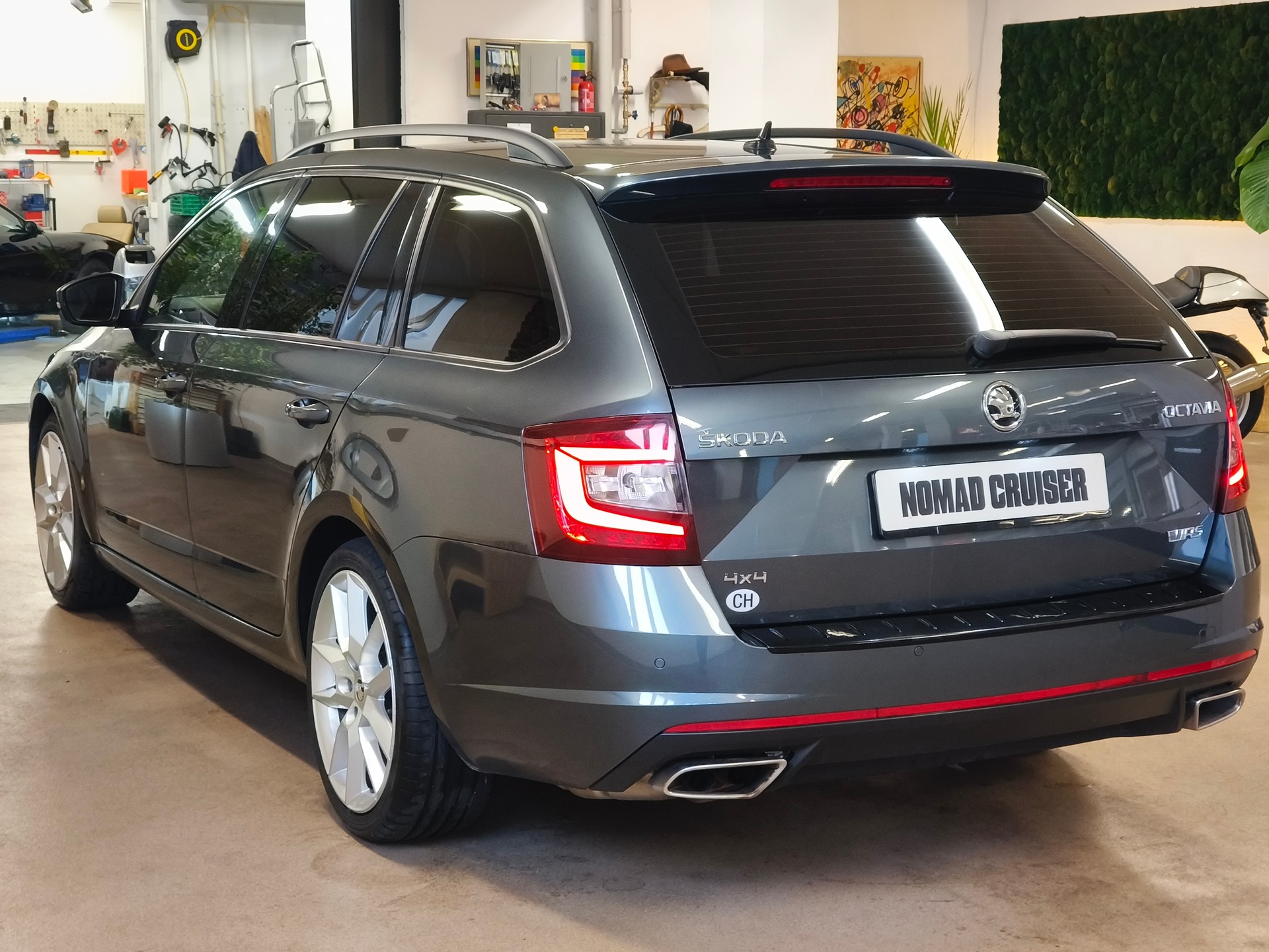 SKODA Octavia Combi 2.0 TDI RS 4x4 DSG-image-13