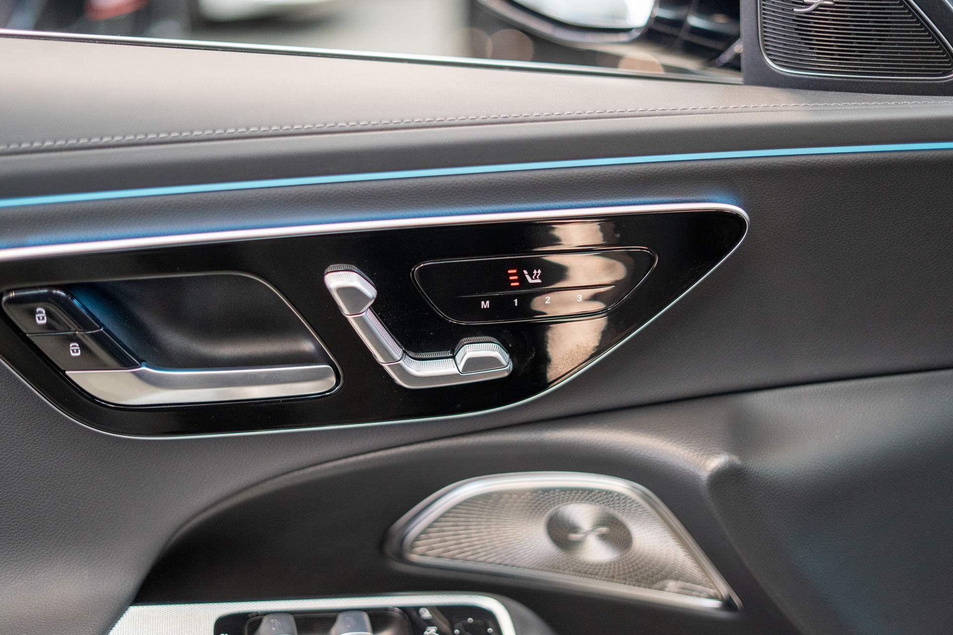 MERCEDES-BENZ E 300 de Avantgarde 4matic Kombi / MBUX Superscreen / Burmester / 360° Kamera-image-15