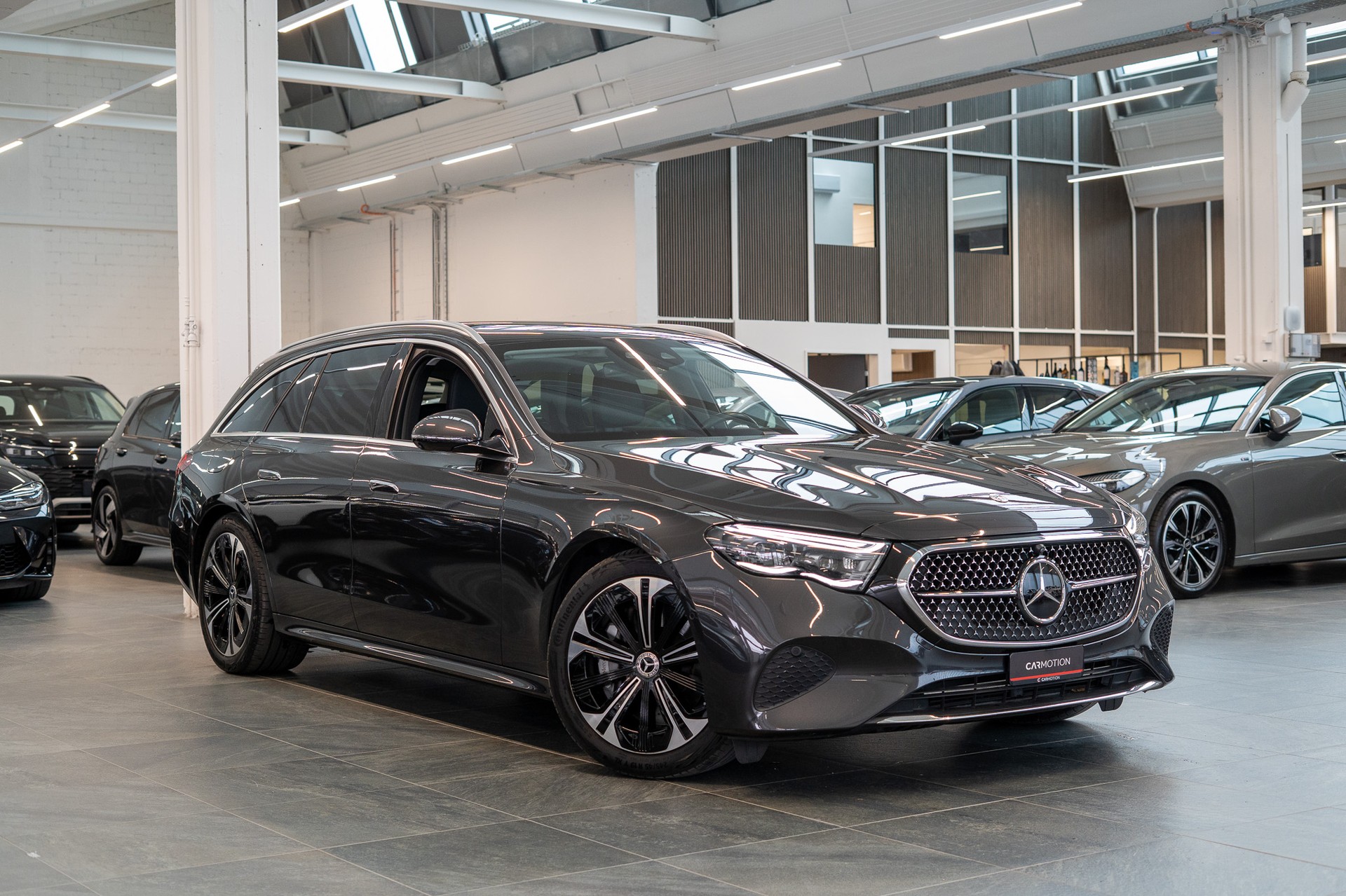 MERCEDES-BENZ E 300 de Avantgarde 4matic Kombi / MBUX Superscreen / Burmester / 360° Kamera-showroom-element-2