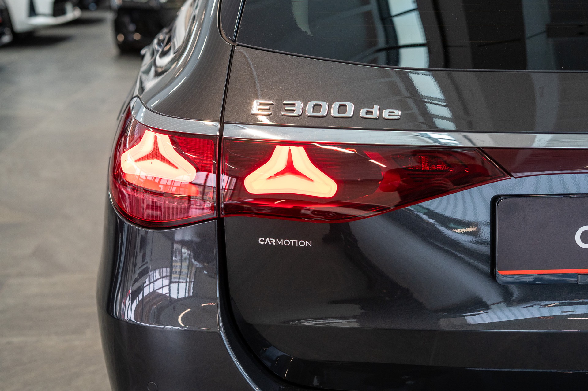 MERCEDES-BENZ E 300 de Avantgarde 4matic Kombi / MBUX Superscreen / Burmester / 360° Kamera-image-22
