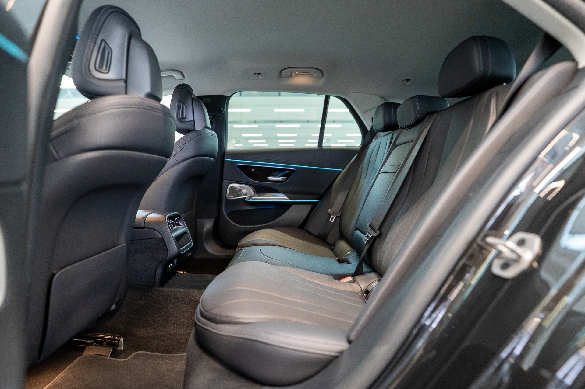MERCEDES-BENZ E 300 de Avantgarde 4matic Kombi / MBUX Superscreen / Burmester / 360° Kamera-image-11