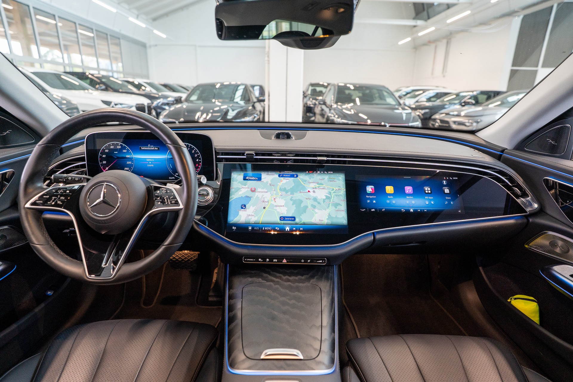 MERCEDES-BENZ E 300 de Avantgarde 4matic Kombi / MBUX Superscreen / Burmester / 360° Kamera-image-7