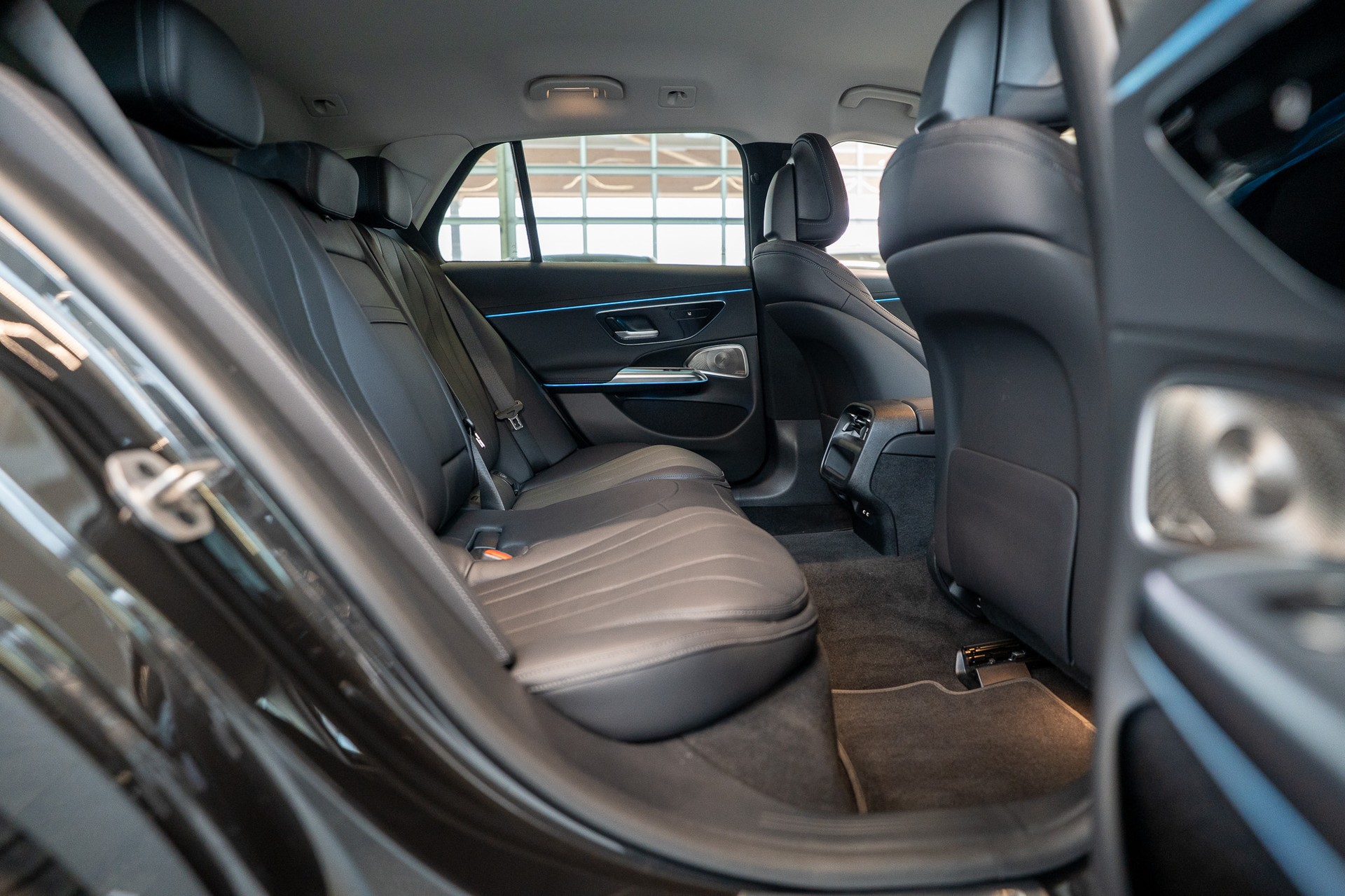 MERCEDES-BENZ E 300 de Avantgarde 4matic Kombi / MBUX Superscreen / Burmester / 360° Kamera-image-10