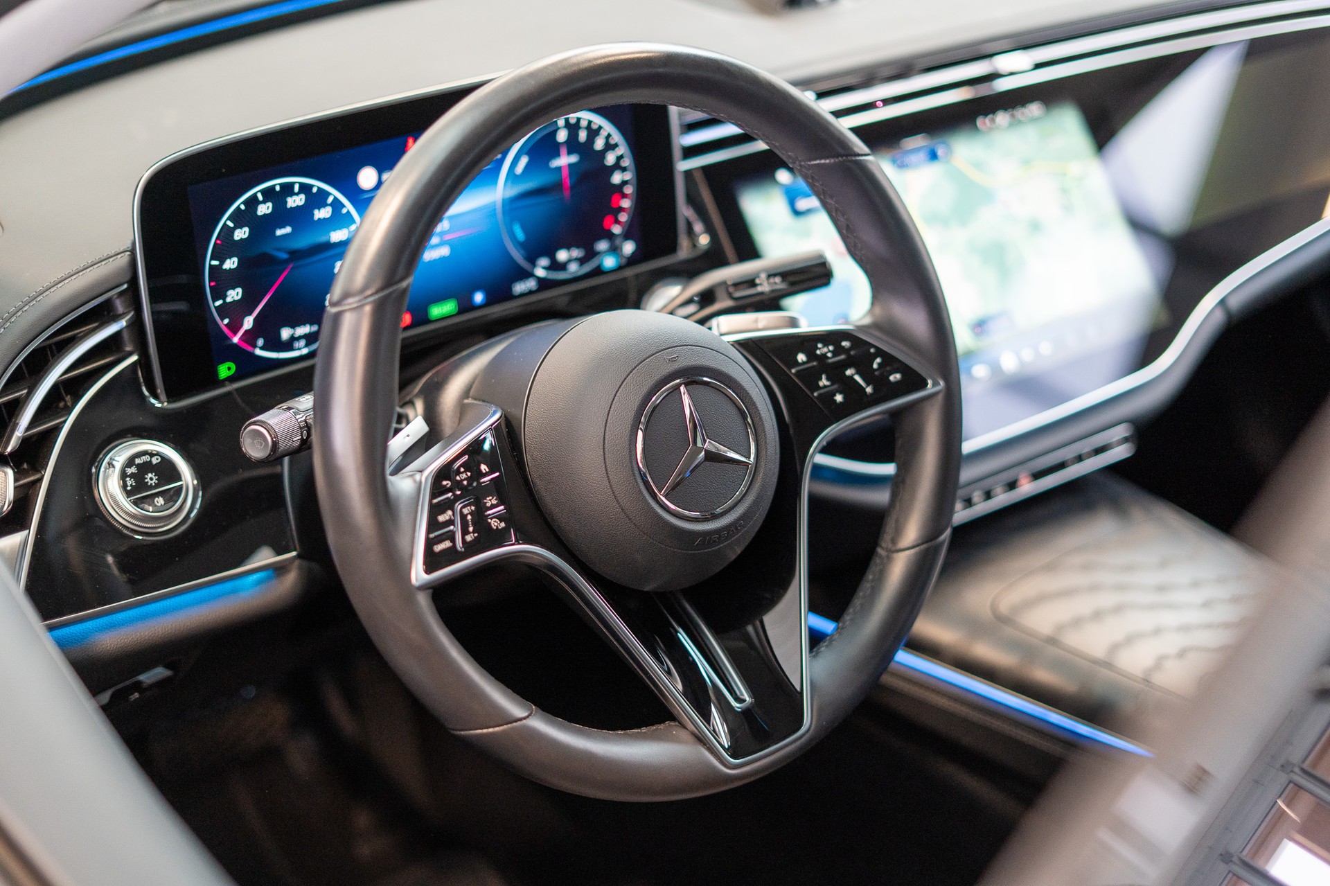MERCEDES-BENZ E 300 de Avantgarde 4matic Kombi / MBUX Superscreen / Burmester / 360° Kamera-image-8