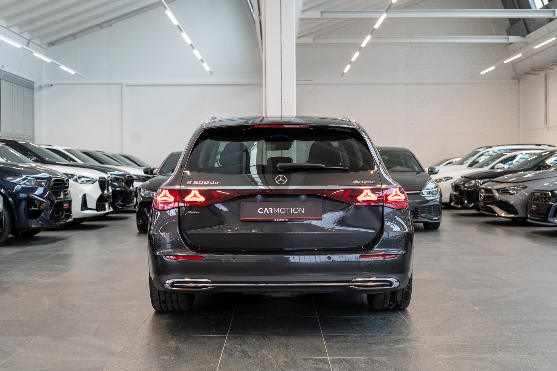 MERCEDES-BENZ E 300 de Avantgarde 4matic Kombi / MBUX Superscreen / Burmester / 360° Kamera-image-4
