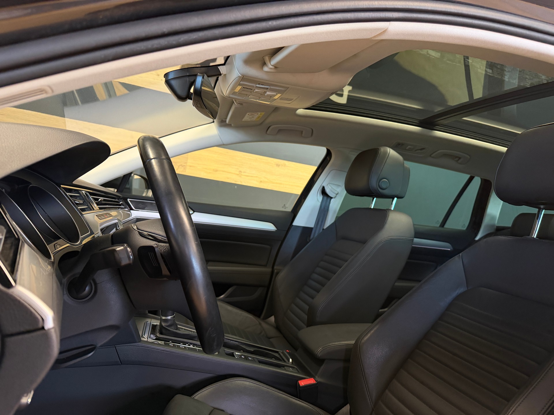 VW Passat Variant 2.0 TDI BMT Highline DSG-image-14