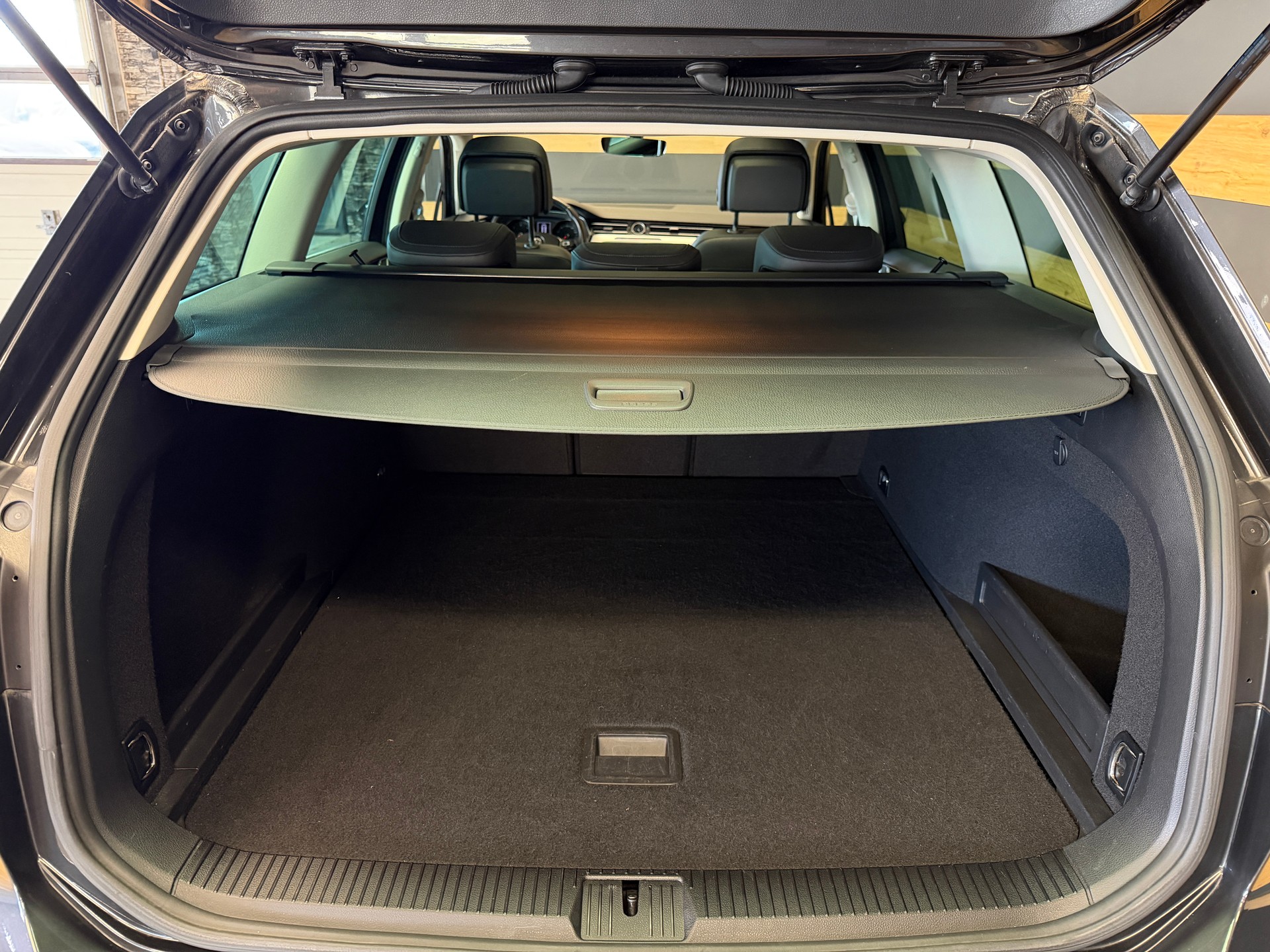 VW Passat Variant 2.0 TDI BMT Highline DSG-image-5