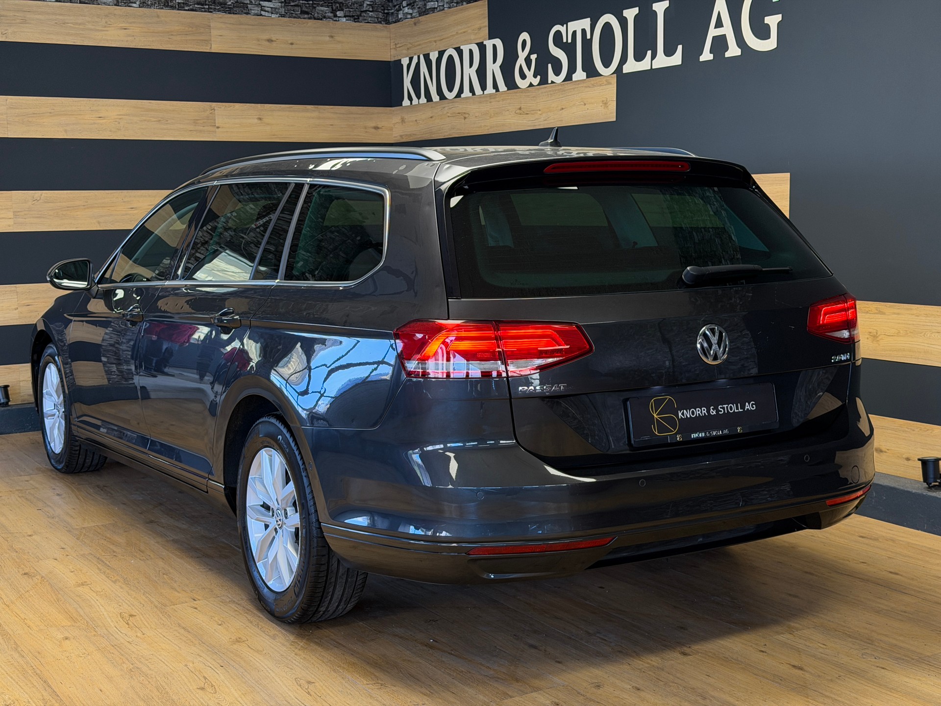 VW Passat Variant 2.0 TDI BMT Highline DSG-showroom-element-3