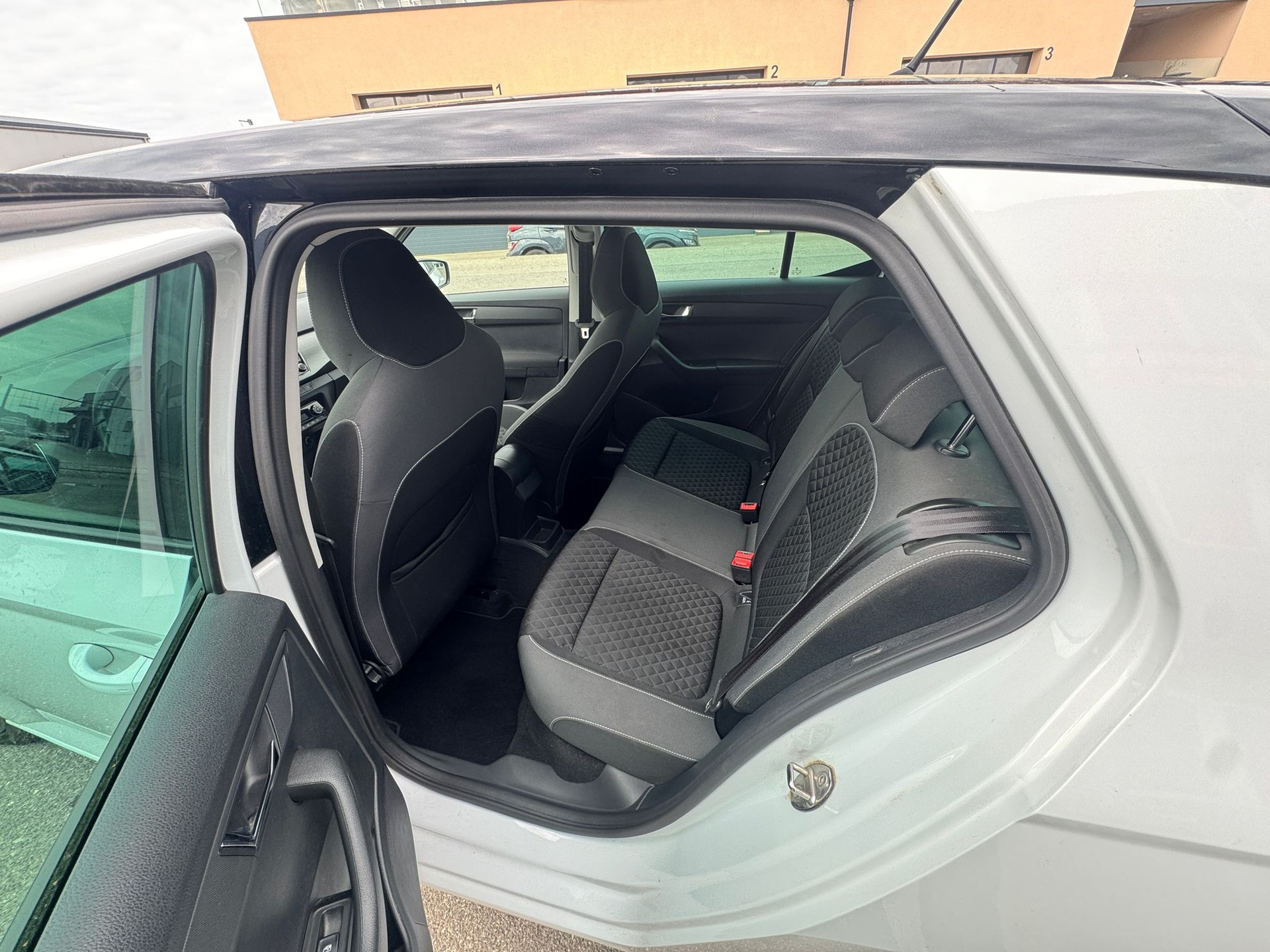 SKODA Fabia 1.2 TSI Style DSG-image-9