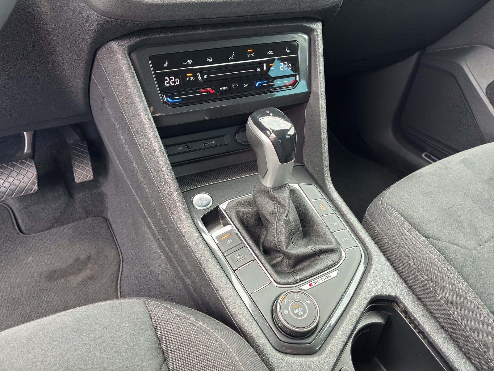 VW Tiguan 2.0TSI Elegance 4Motion DSG-image-13