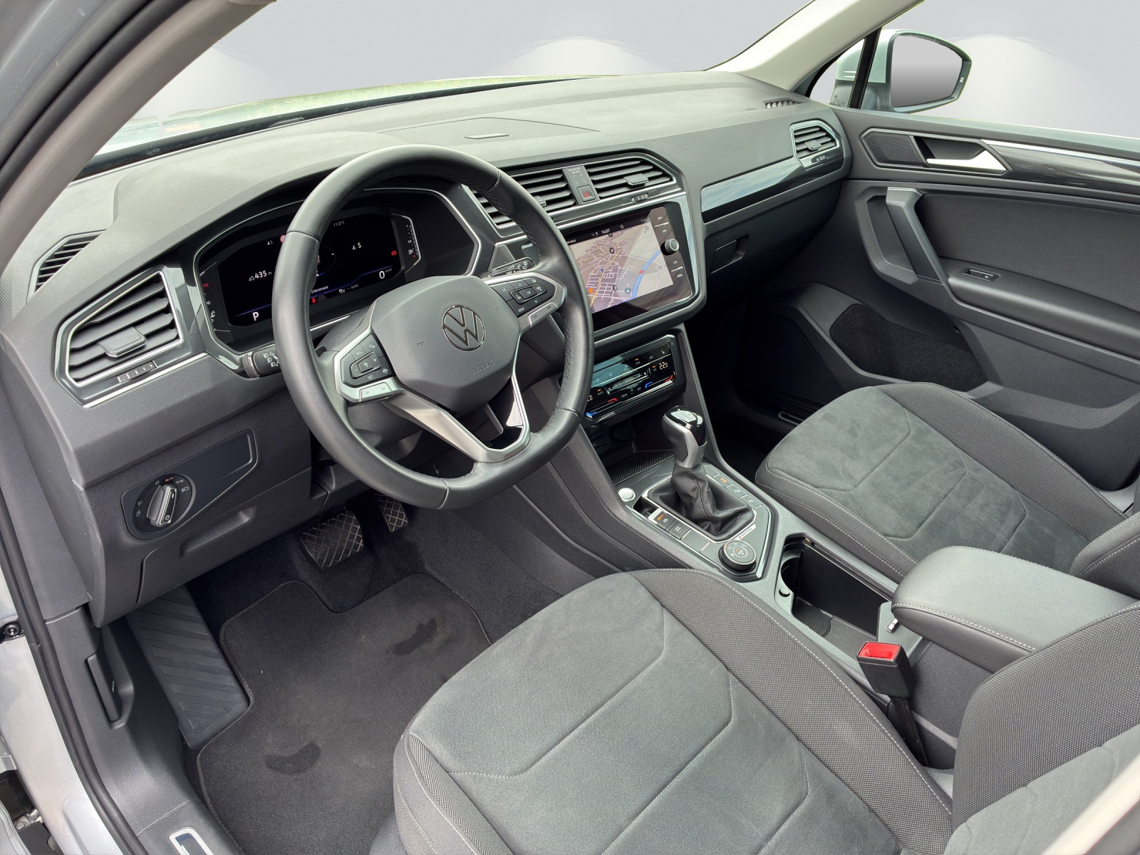 VW Tiguan 2.0TSI Elegance 4Motion DSG-image-4