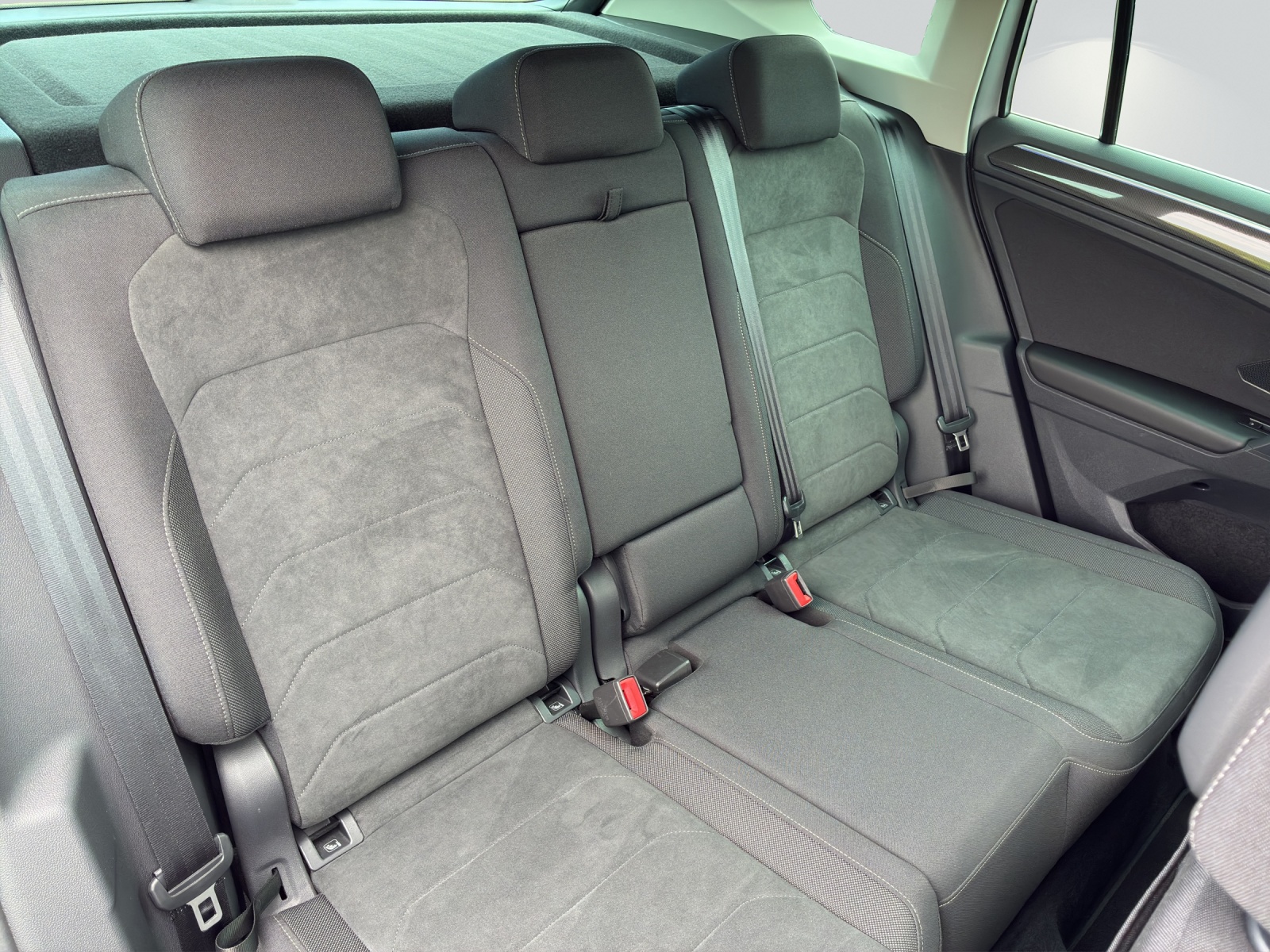 VW Tiguan 2.0TSI Elegance 4Motion DSG-image-8